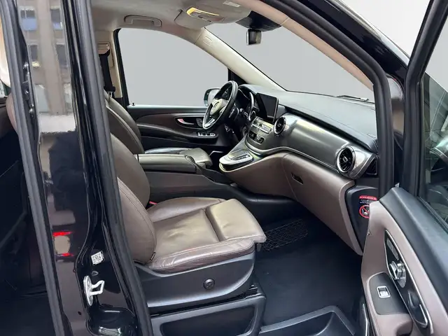 Mercedes-Benz V-Class view 10