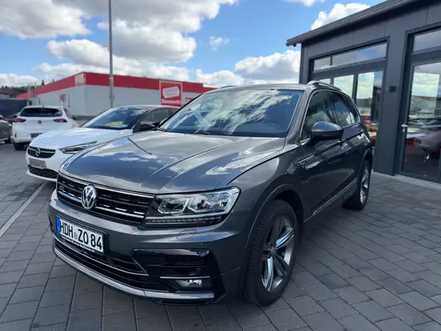 Volkswagen Tiguan view 3