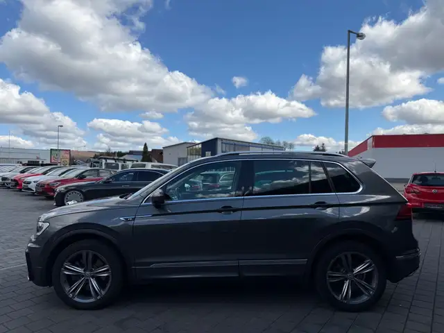 Volkswagen Tiguan view 4