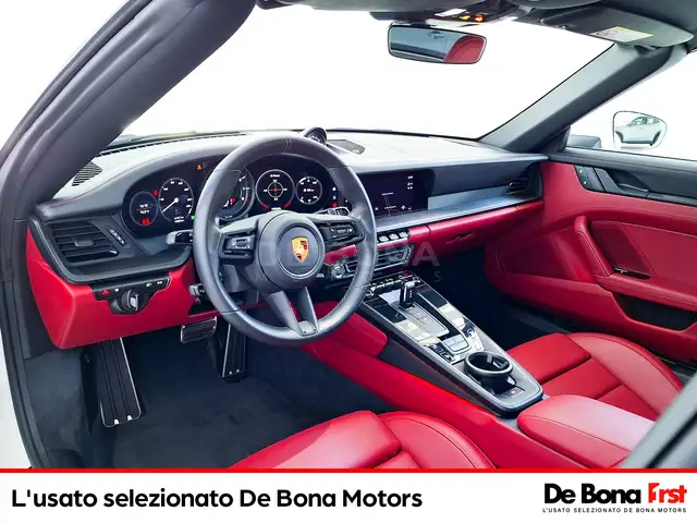 Porsche 911 view 9