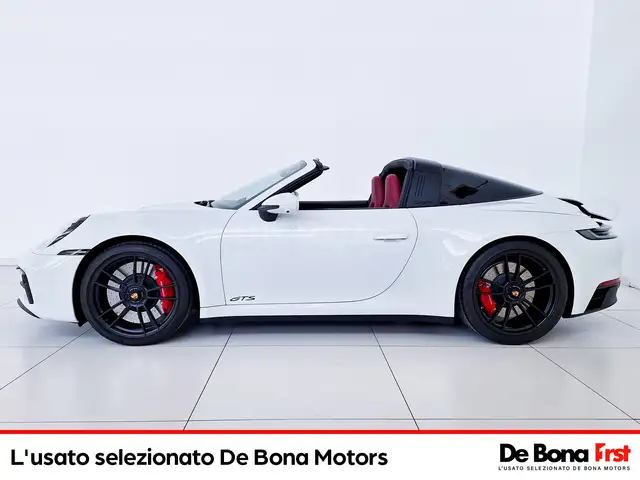 Porsche 911 view 3