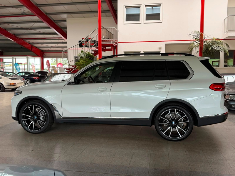 BMW X7 xDrive 40i*AHK+7-SITZE+360°+PANO+MEMORY — photo 9
