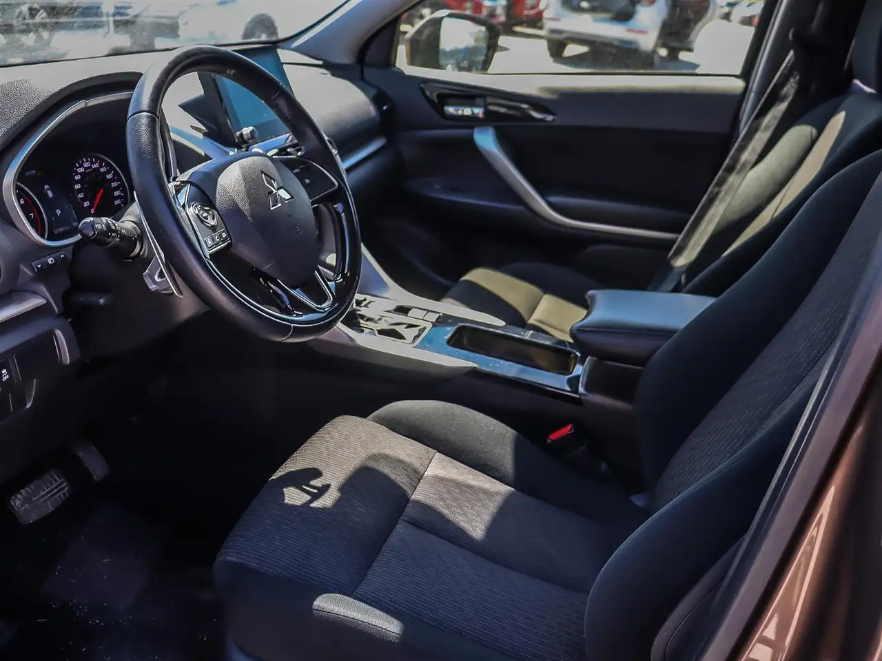 Mitsubishi Eclipse Cross снимка Mitsubishi Eclipse Cross