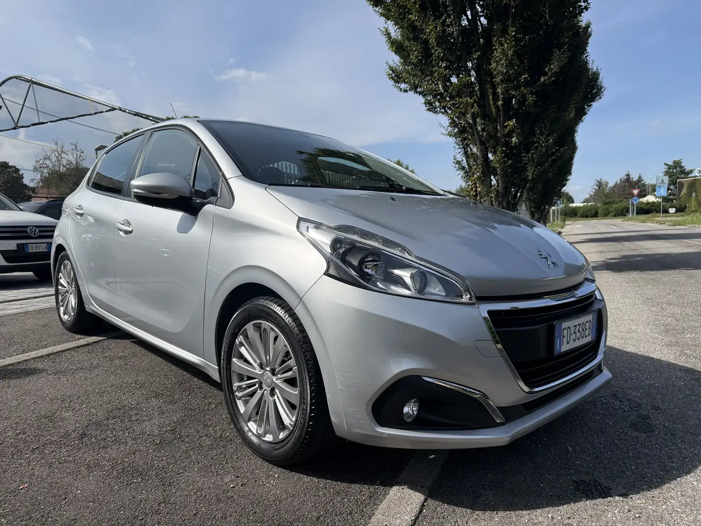 Peugeot 208 1.2 puretech Allure 82cv Per Neopatentati EURO6 Argento - 1