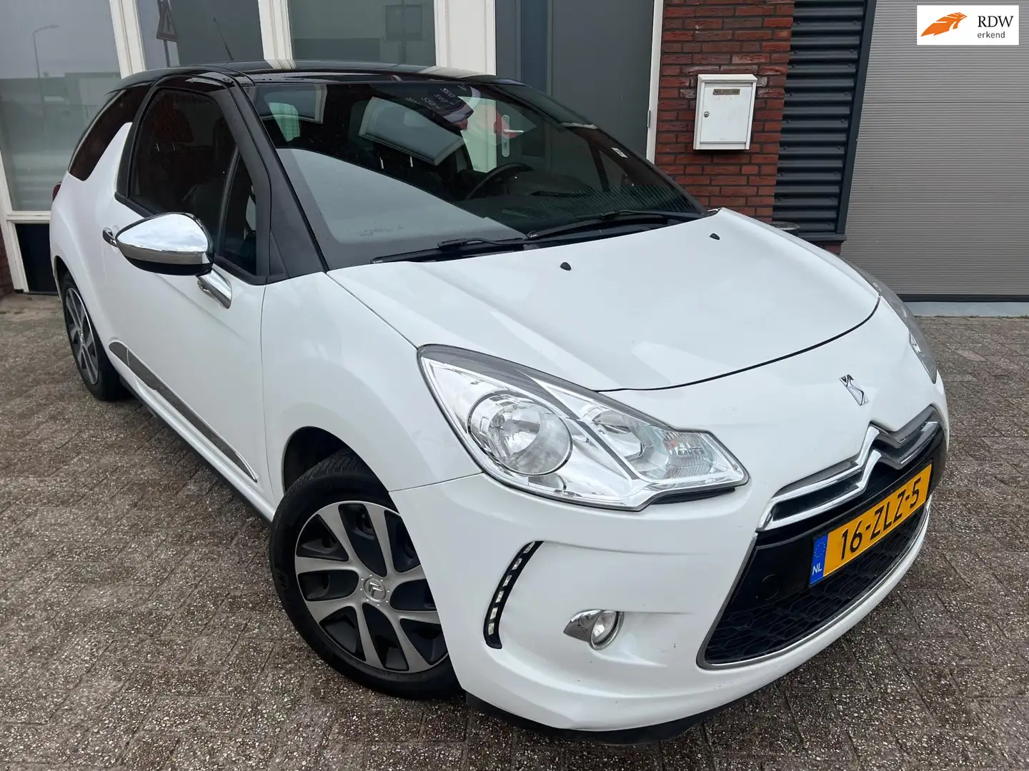 Citroen DS3 1.2 VTi So Chic / Navi / PDC / Clima / Cruise / NA Bílá - 1