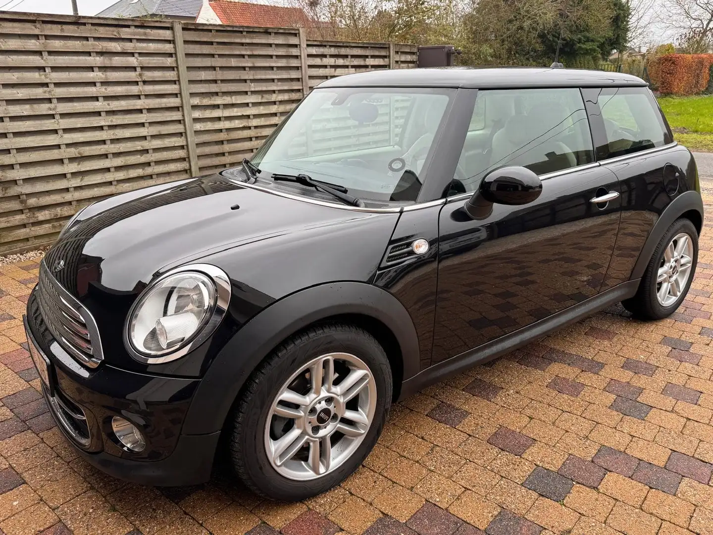MINI Cooper benz.+autom. Maar 50.000km! Gekeurd voor verkoop! Noir - 1