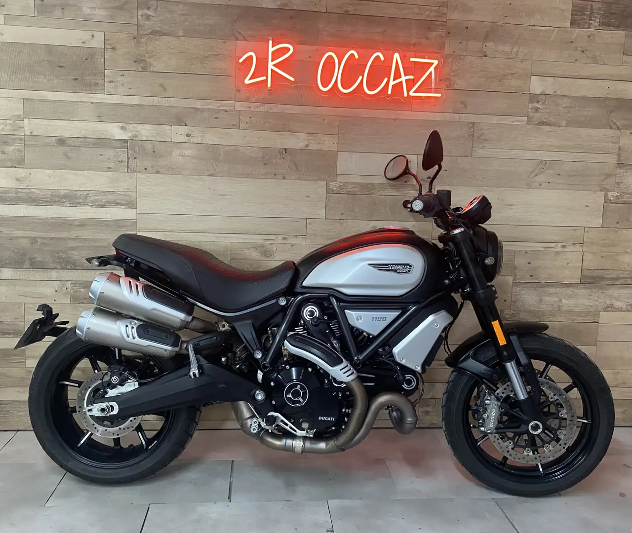 Ducati Scrambler Gris - 1