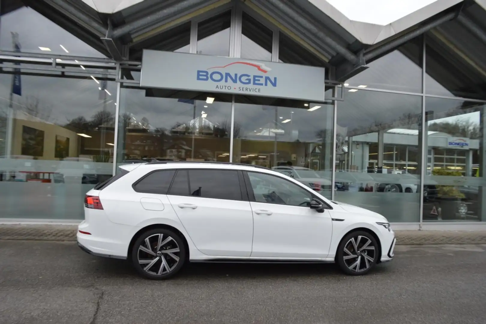 Volkswagen Golf VIII Var. R-Line eTSI DSG Rückfahrkamera Navi Weiß - 2