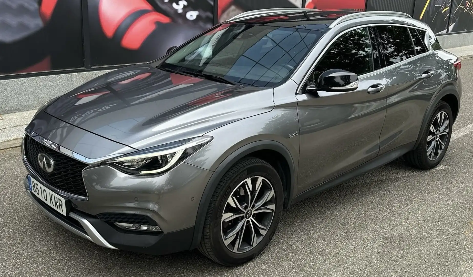 Infiniti QX30 2.2d Premium AWD 7DCT Gris - 1