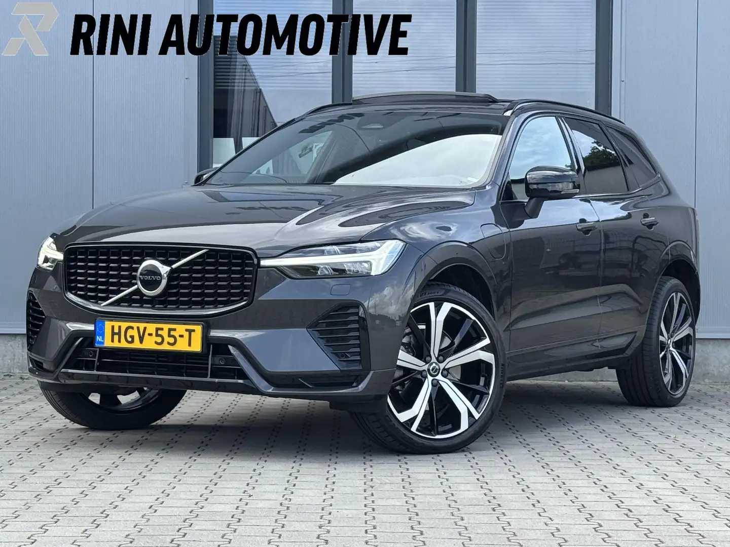 Volvo XC60 2.0 T6 Plug-in hybrid AWD R-Design 349 PK | Pano | Grijs - 1