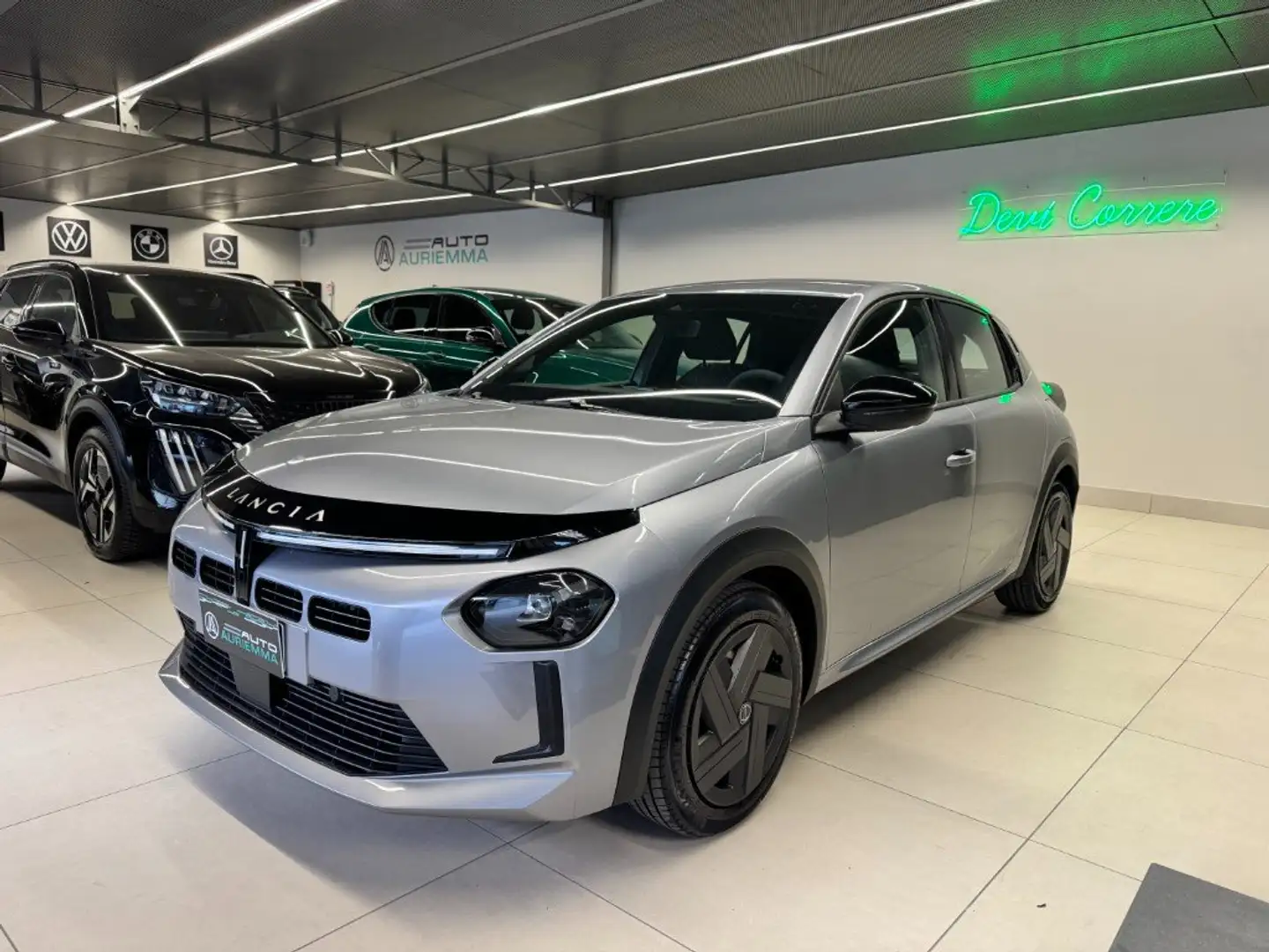 Lancia Ypsilon 1200 MHEV 100 CV E-DCT KM 0 UFFICIALE Grigio - 1