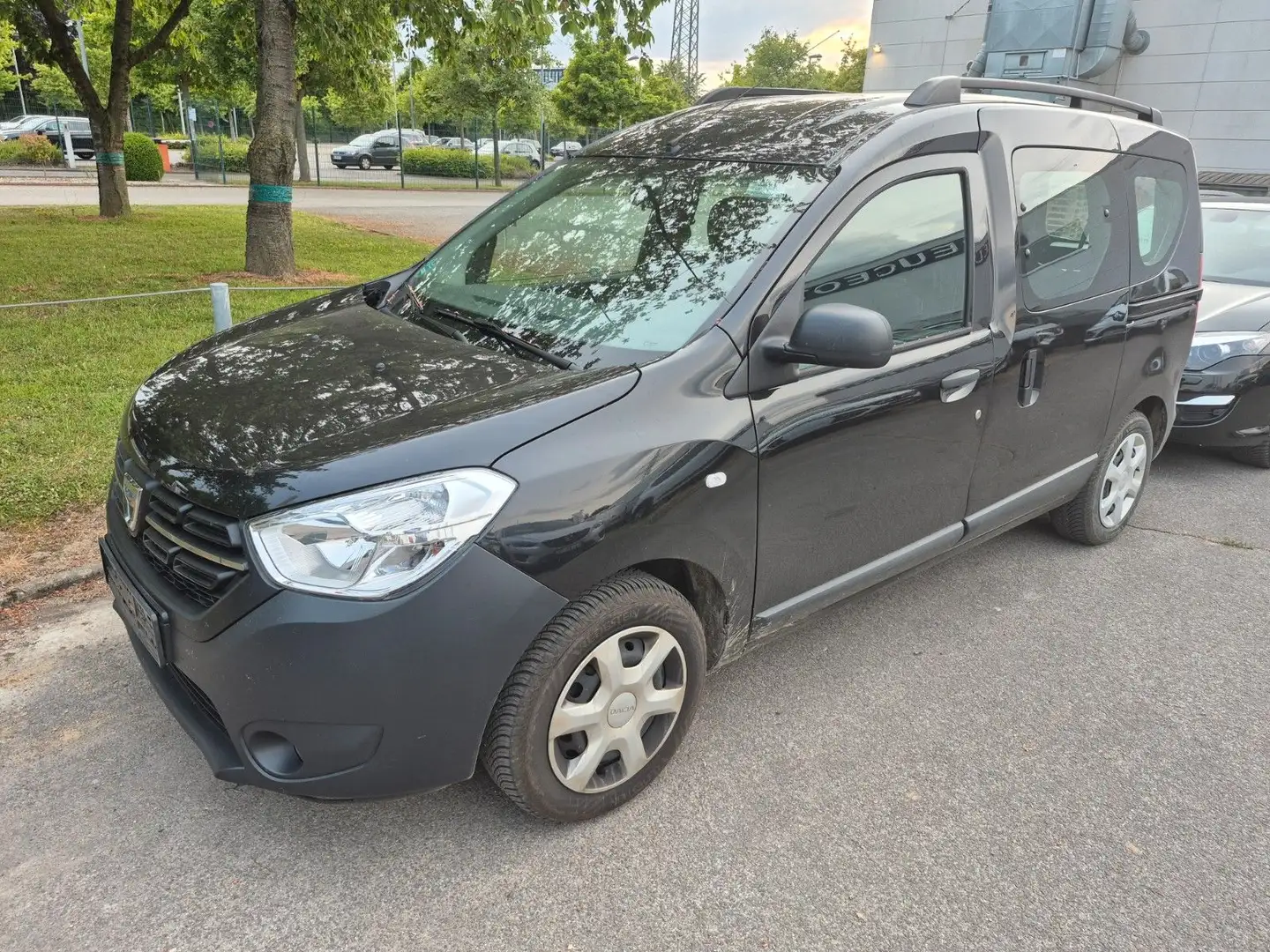 Dacia Dokker Ambiance, 1. Hand, TÜV/AU neu, Topzustand Schwarz - 1