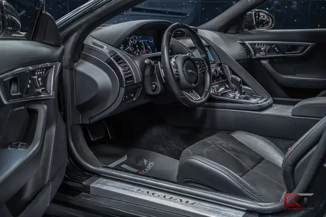 Jaguar F-Type Coupe 2.0  R-Dynamic rwd 300cv auto