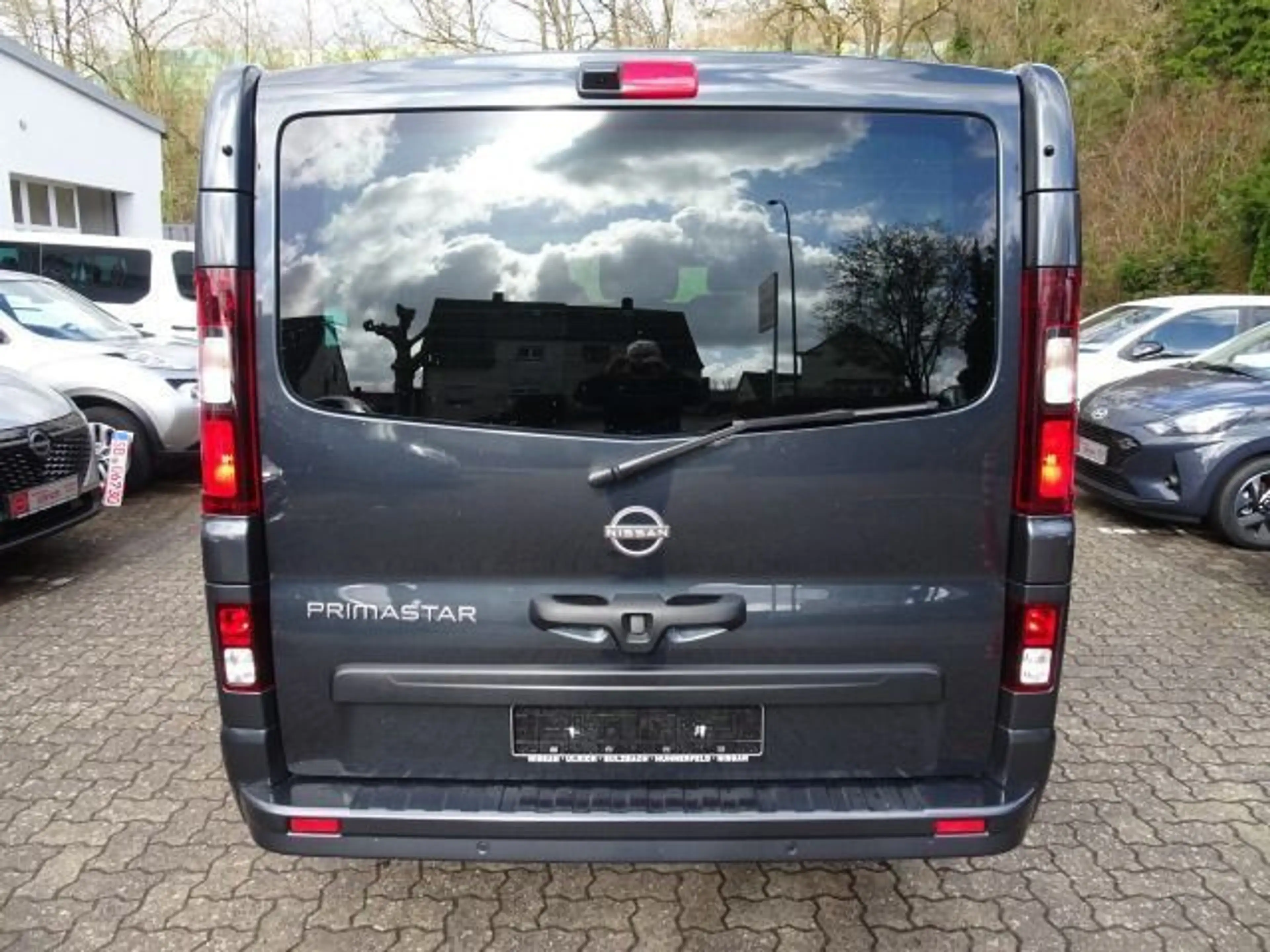 Nissan Primastar 2,8t dCI 150 Tekna 8 Sitzer — photo 4
