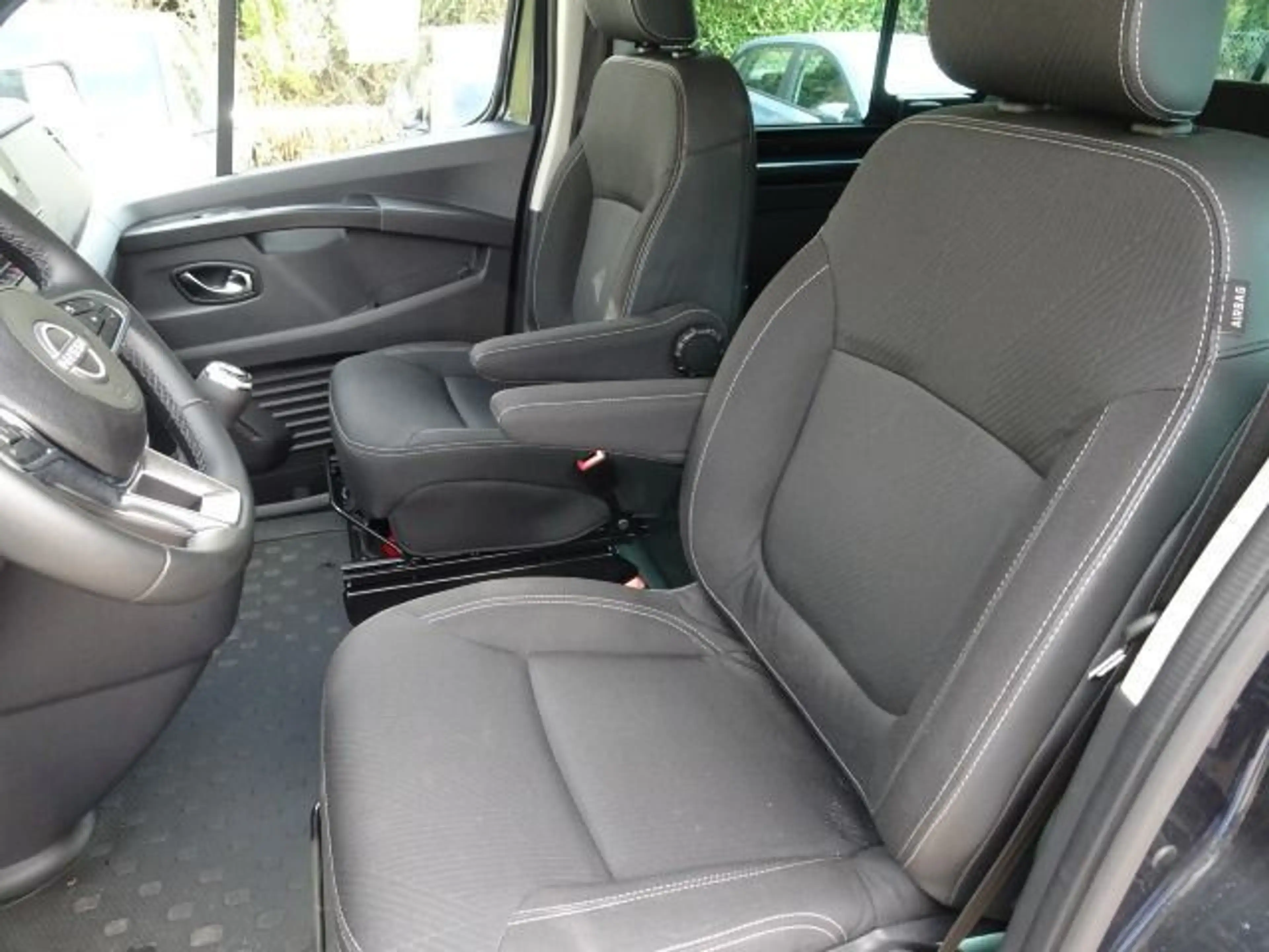 Nissan Primastar 2,8t dCI 150 Tekna 8 Sitzer — photo 10