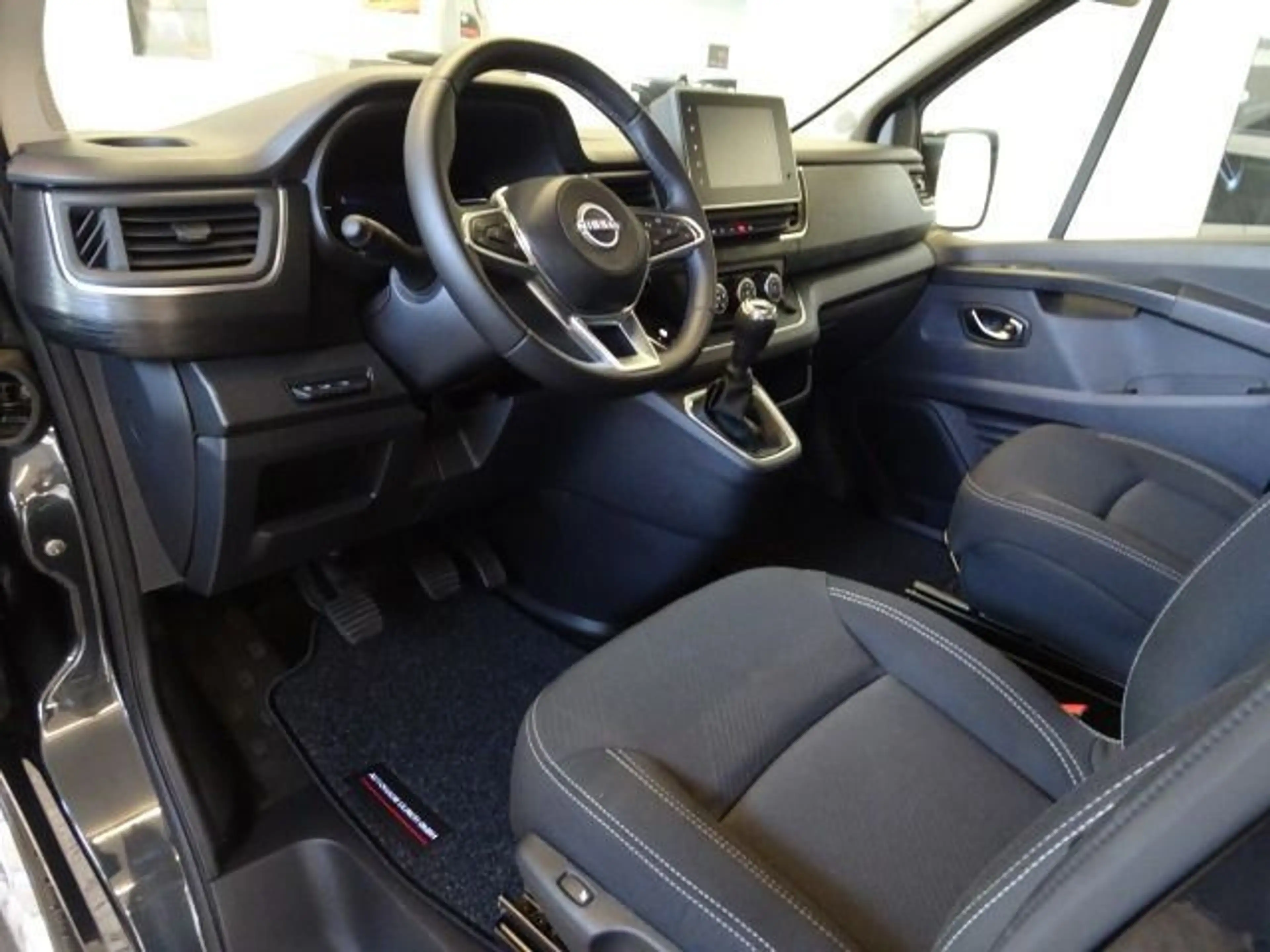 Nissan Primastar 2,8t dCI 150 Tekna 8 Sitzer — photo 15