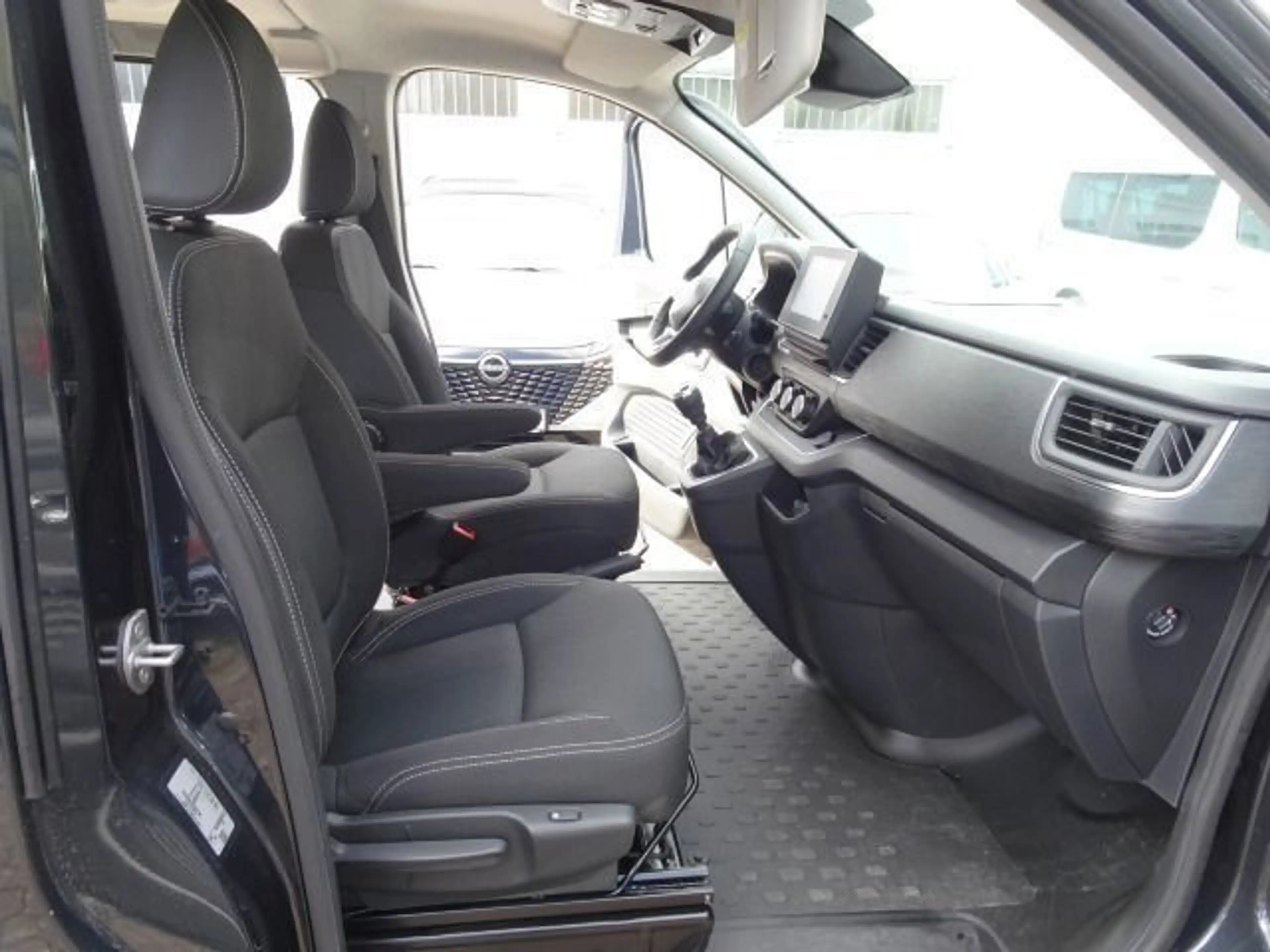 Nissan Primastar 2,8t dCI 150 Tekna 8 Sitzer — photo 14