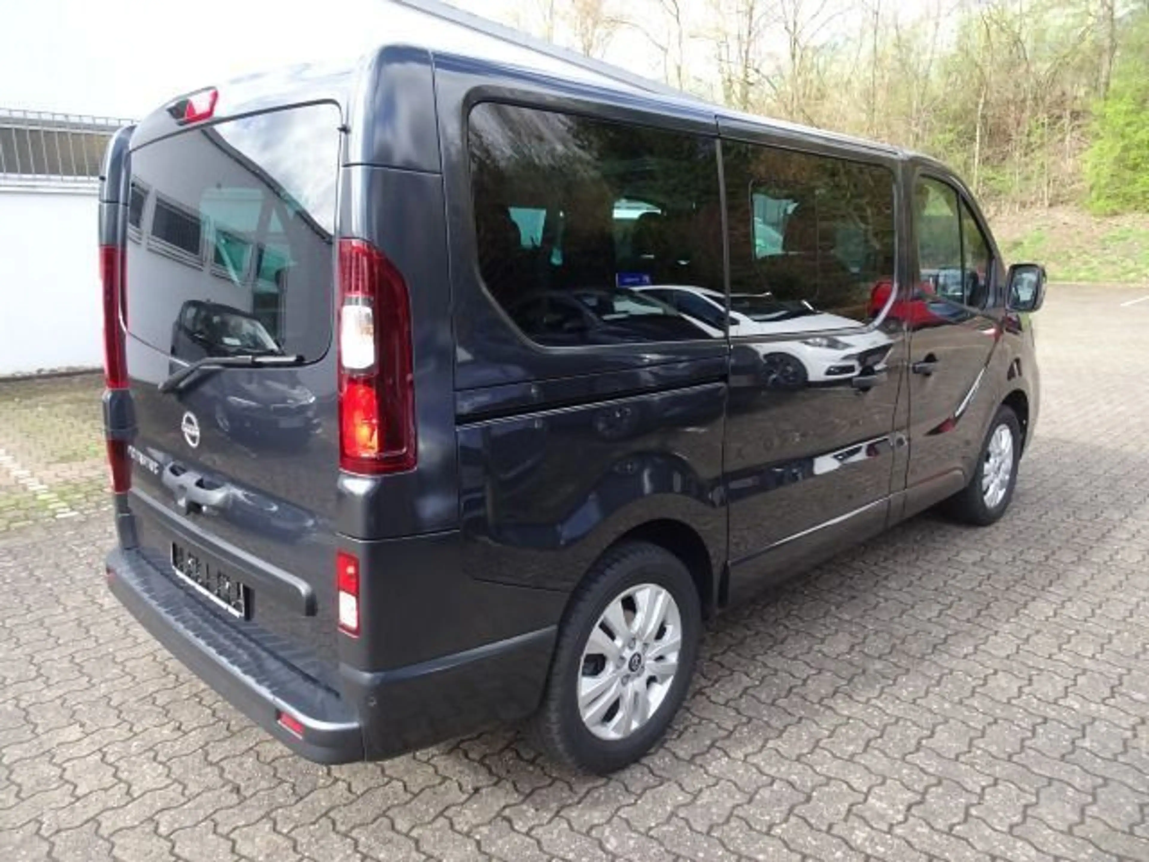 Nissan Primastar 2,8t dCI 150 Tekna 8 Sitzer — photo 5