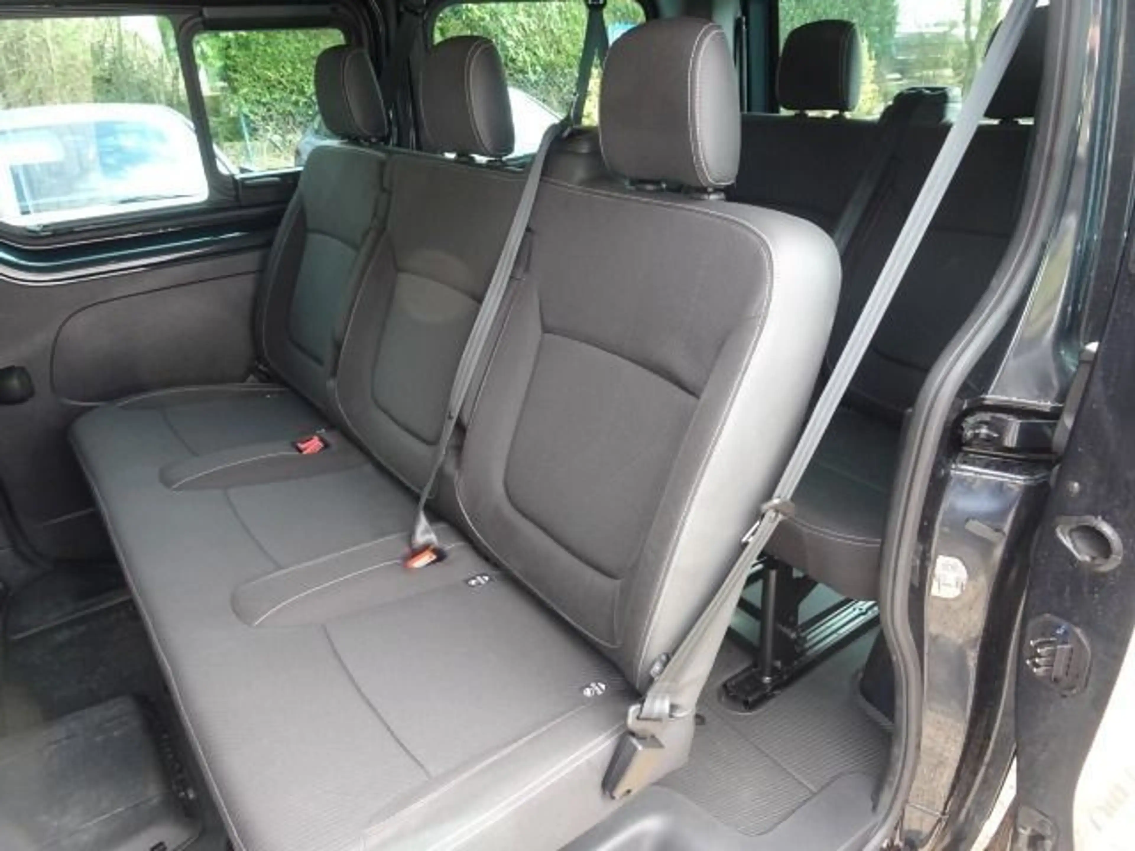 Nissan Primastar 2,8t dCI 150 Tekna 8 Sitzer — photo 11