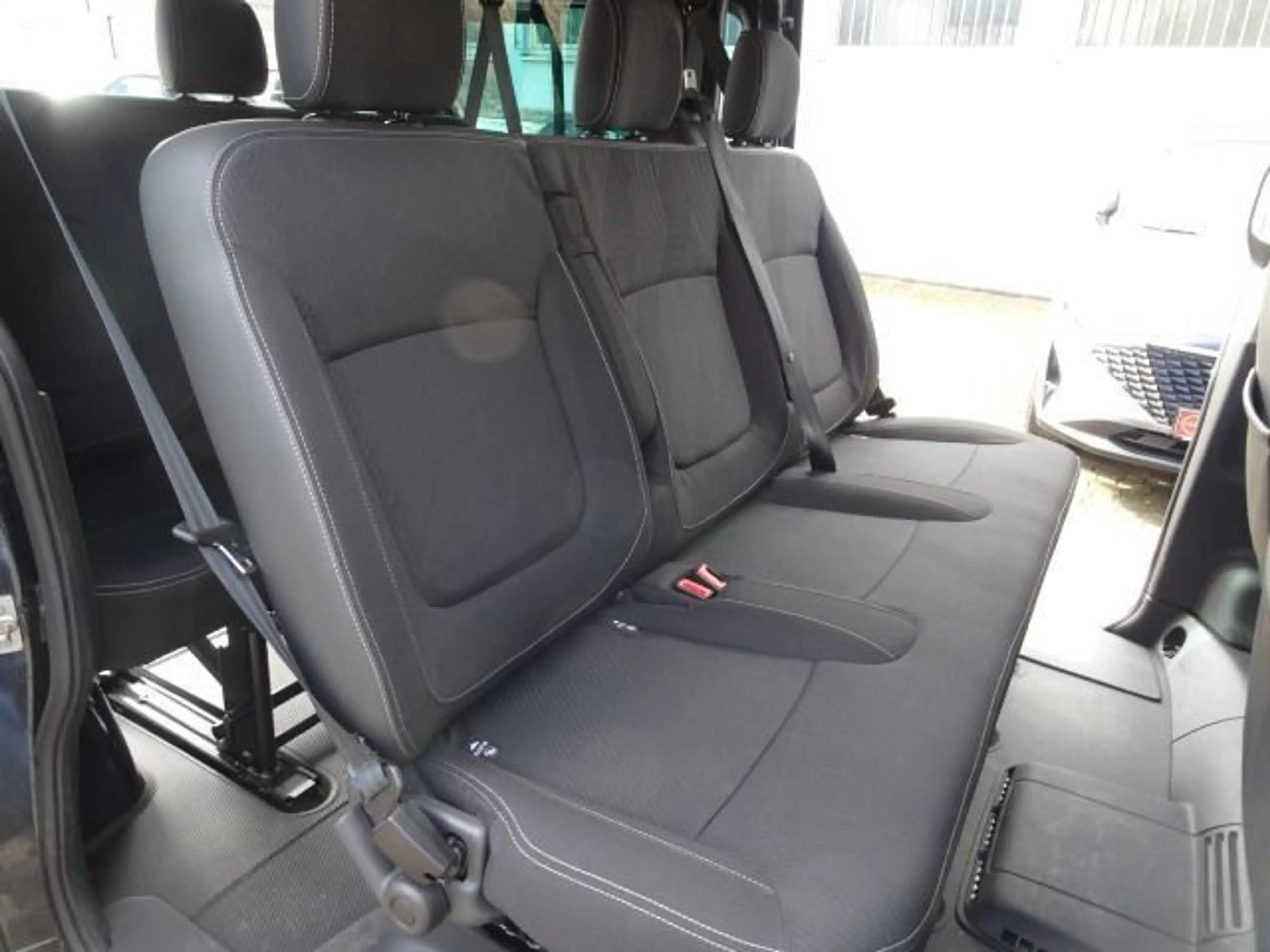 Nissan Primastar 2,8t dCI 150 Tekna 8 Sitzer — photo 13