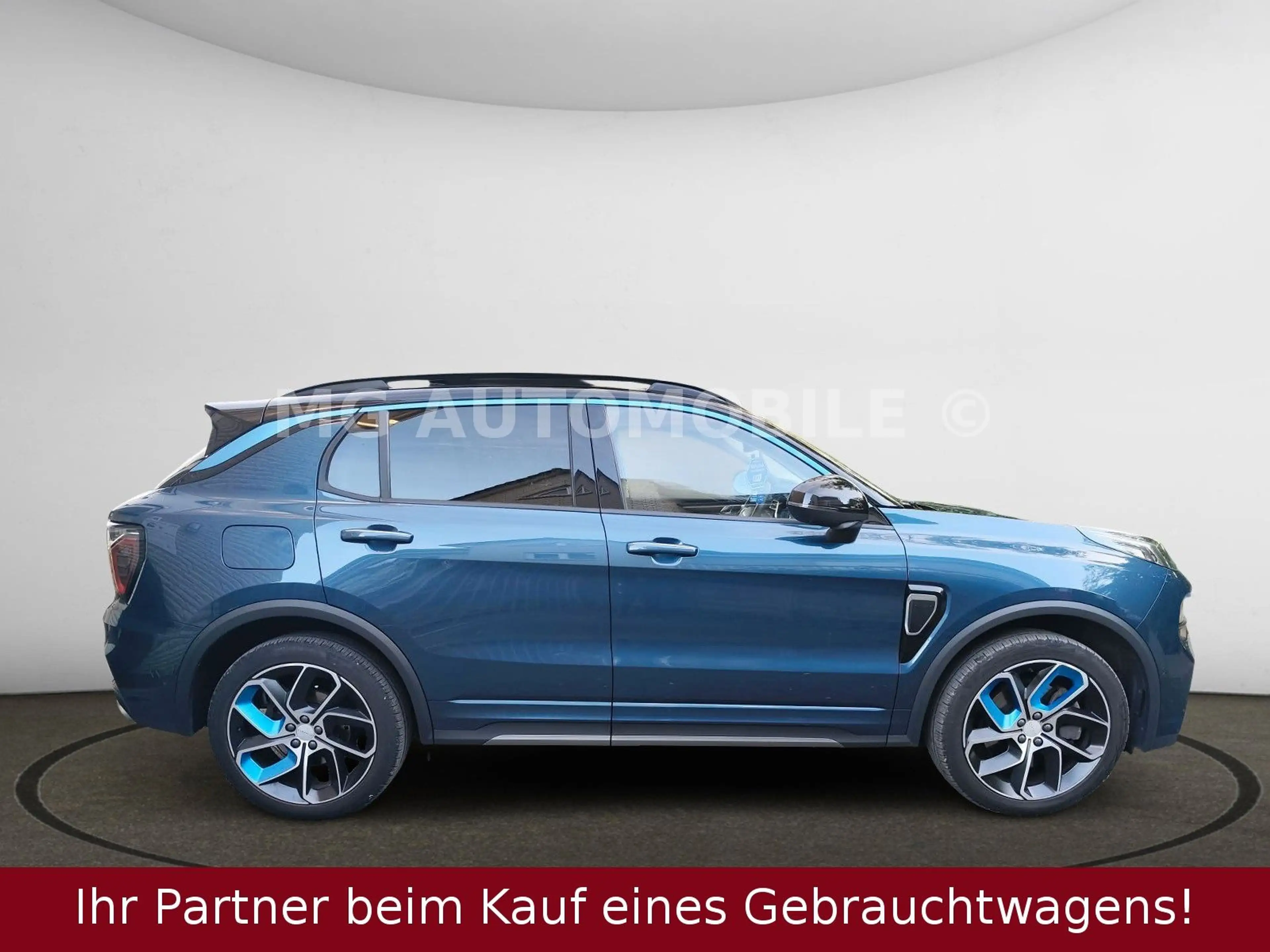 Lynk & Co 01 #01 1.5 TD PHEV Plug-in-Hybrid Panoramadach — photo 5