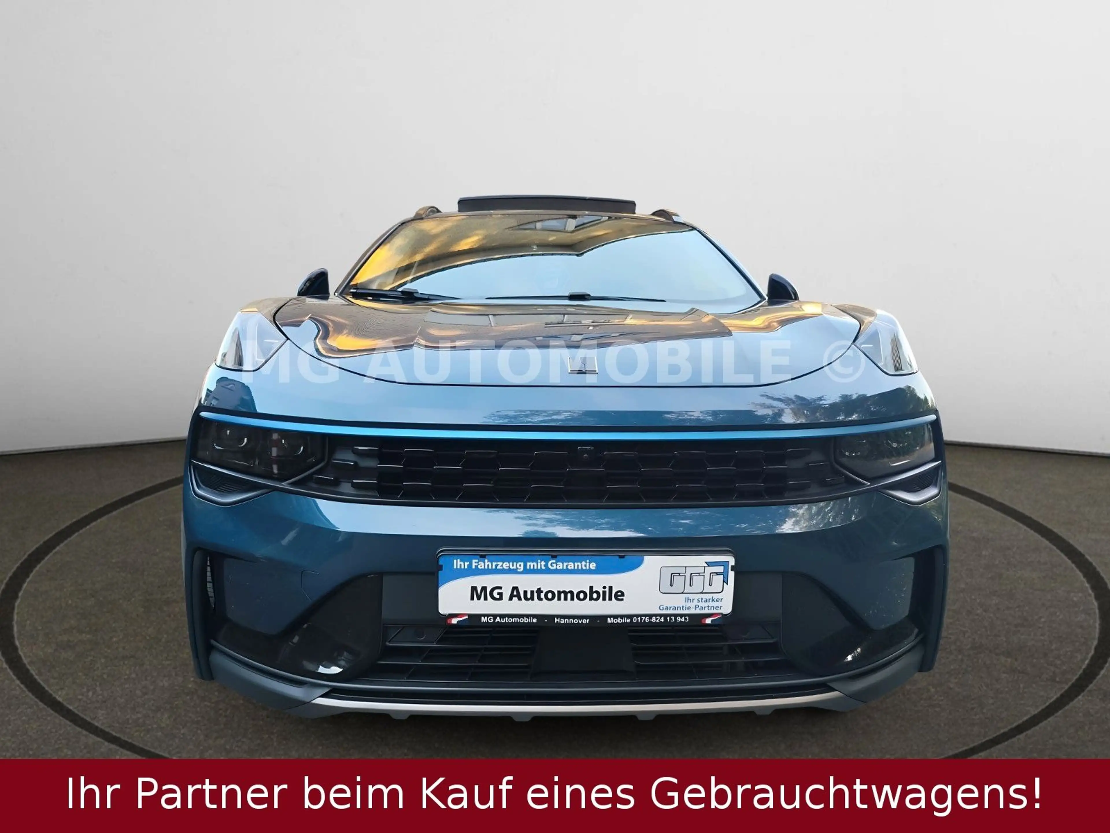 Lynk & Co 01 #01 1.5 TD PHEV Plug-in-Hybrid Panoramadach — photo 2