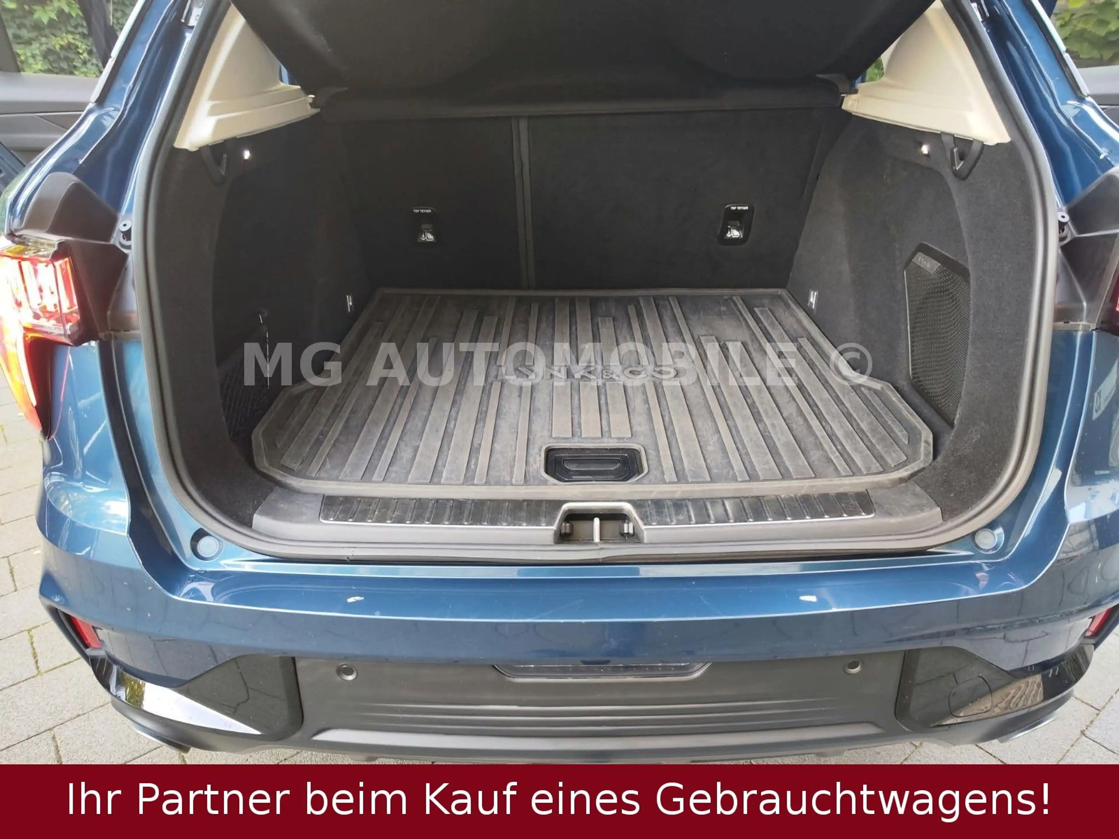 Lynk & Co 01 #01 1.5 TD PHEV Plug-in-Hybrid Panoramadach — photo 9