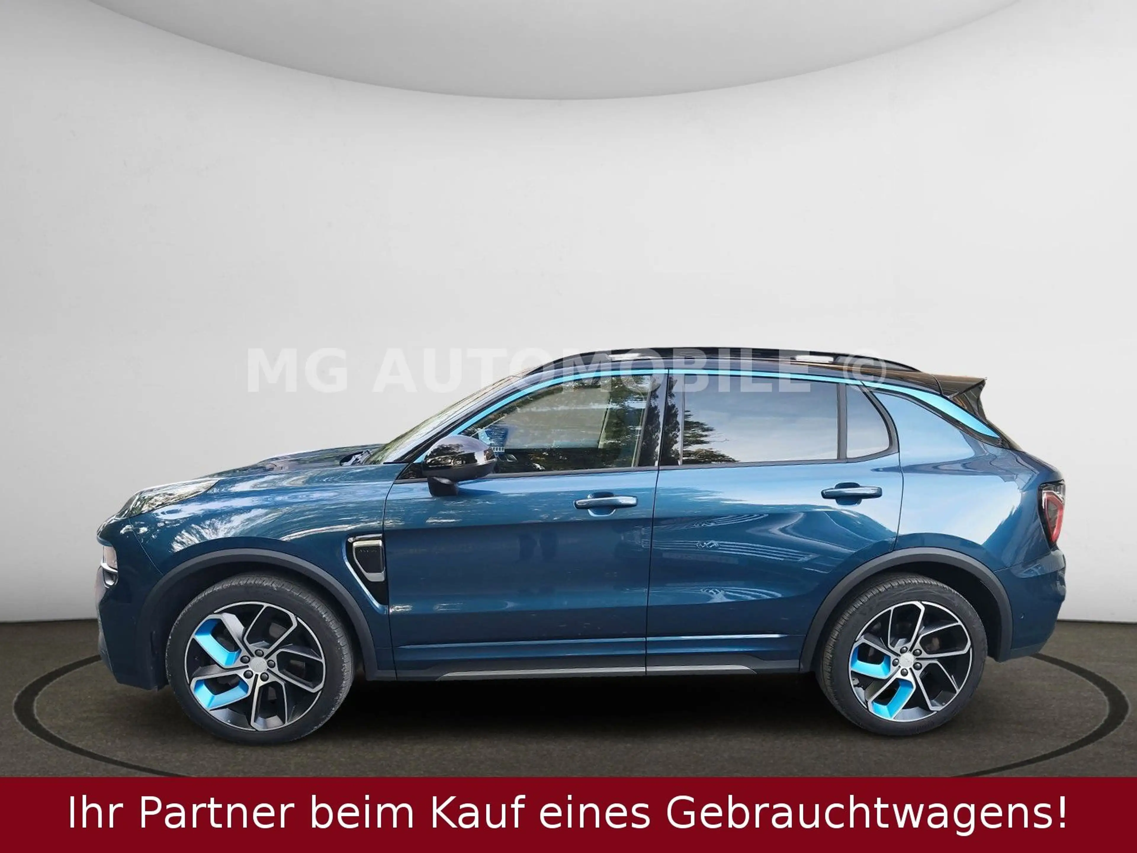 Lynk & Co 01 #01 1.5 TD PHEV Plug-in-Hybrid Panoramadach — photo 6