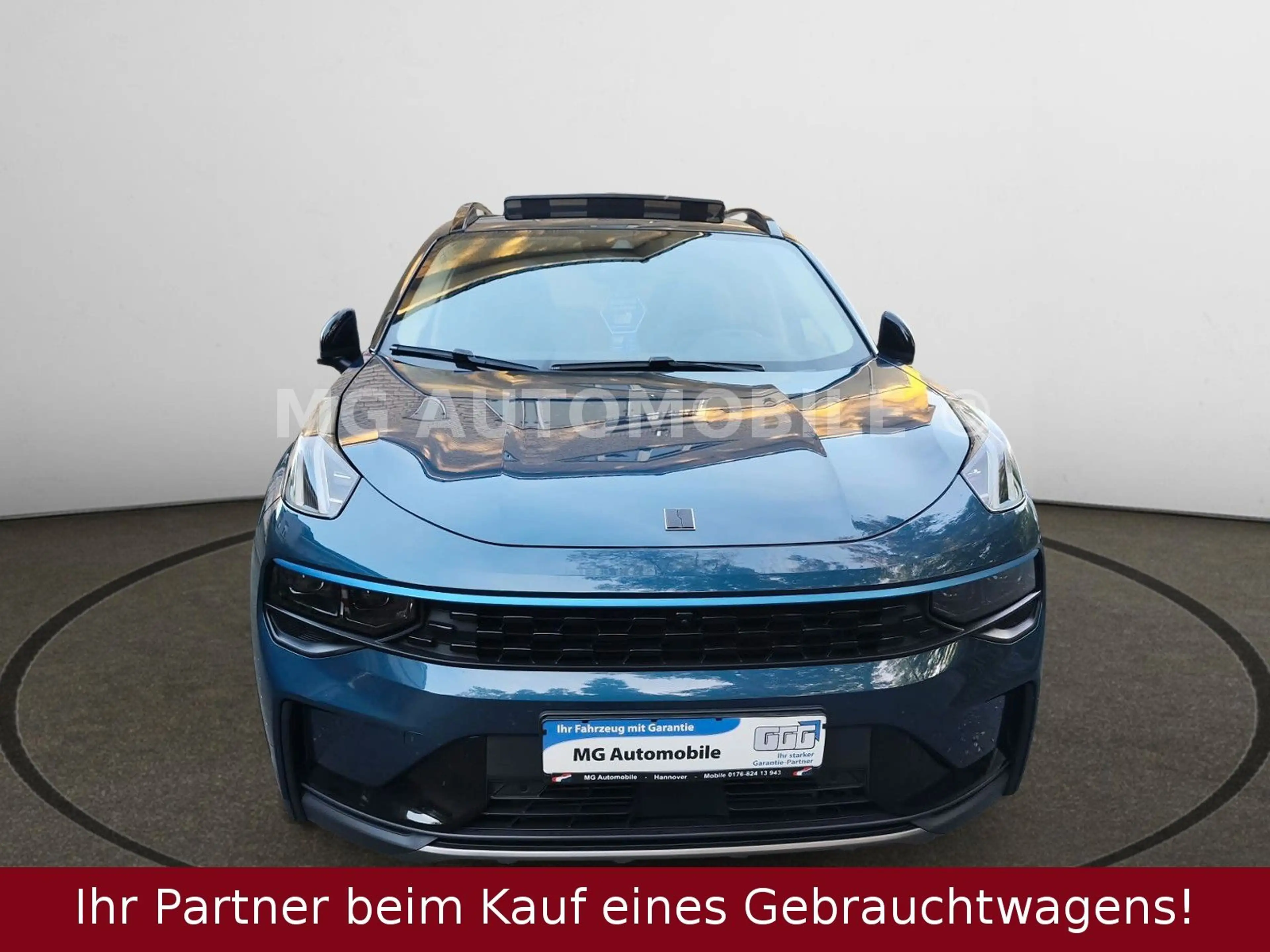 Lynk & Co 01 #01 1.5 TD PHEV Plug-in-Hybrid Panoramadach — photo 3