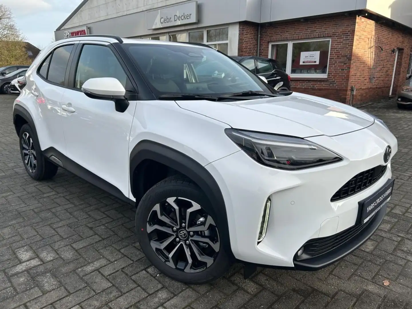 Toyota Yaris Cross Hybrid 130 1.5 VVT-i Teamplayer (XPB1) Weiß - 1