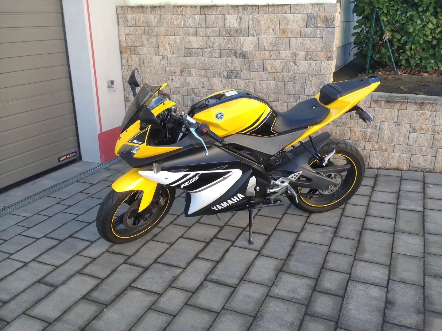 Yamaha YZF-R125 Yellow - 1