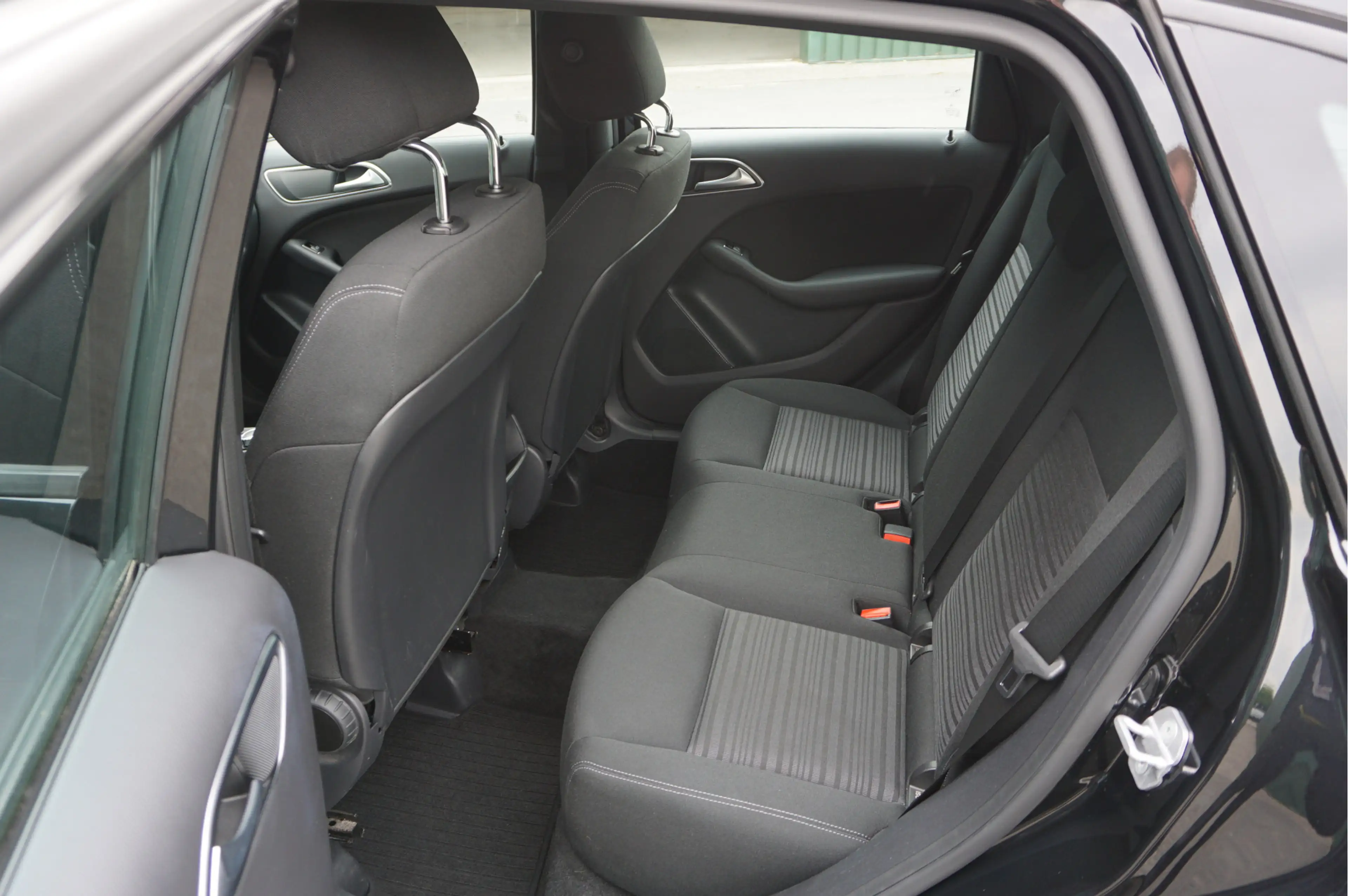 Mercedes-Benz B 180 Ambition + Trekhaak/ PDC/ Cruise/ Xenon/ Airco/ 17 — photo 12