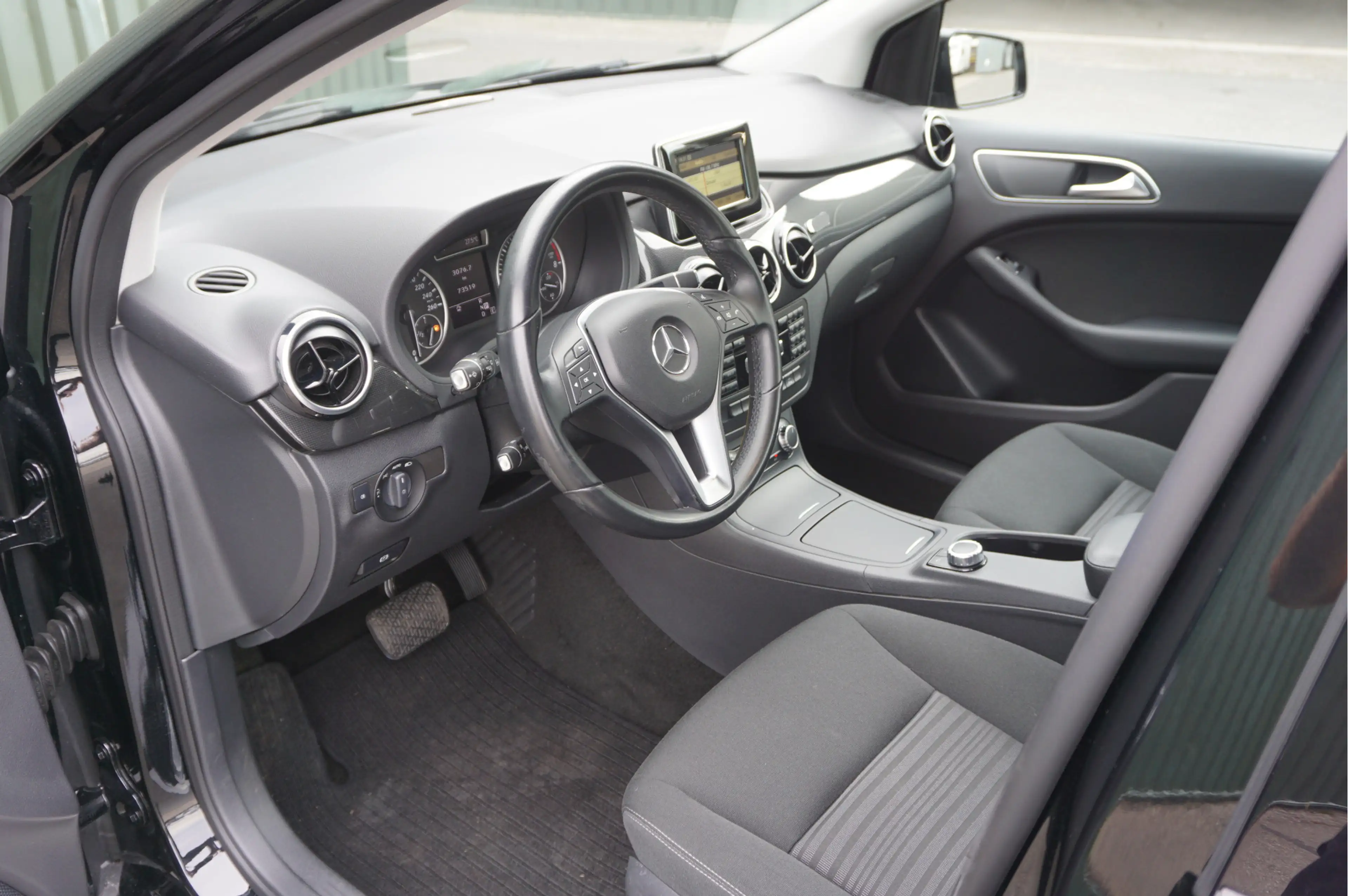 Mercedes-Benz B 180 Ambition + Trekhaak/ PDC/ Cruise/ Xenon/ Airco/ 17 — photo 9