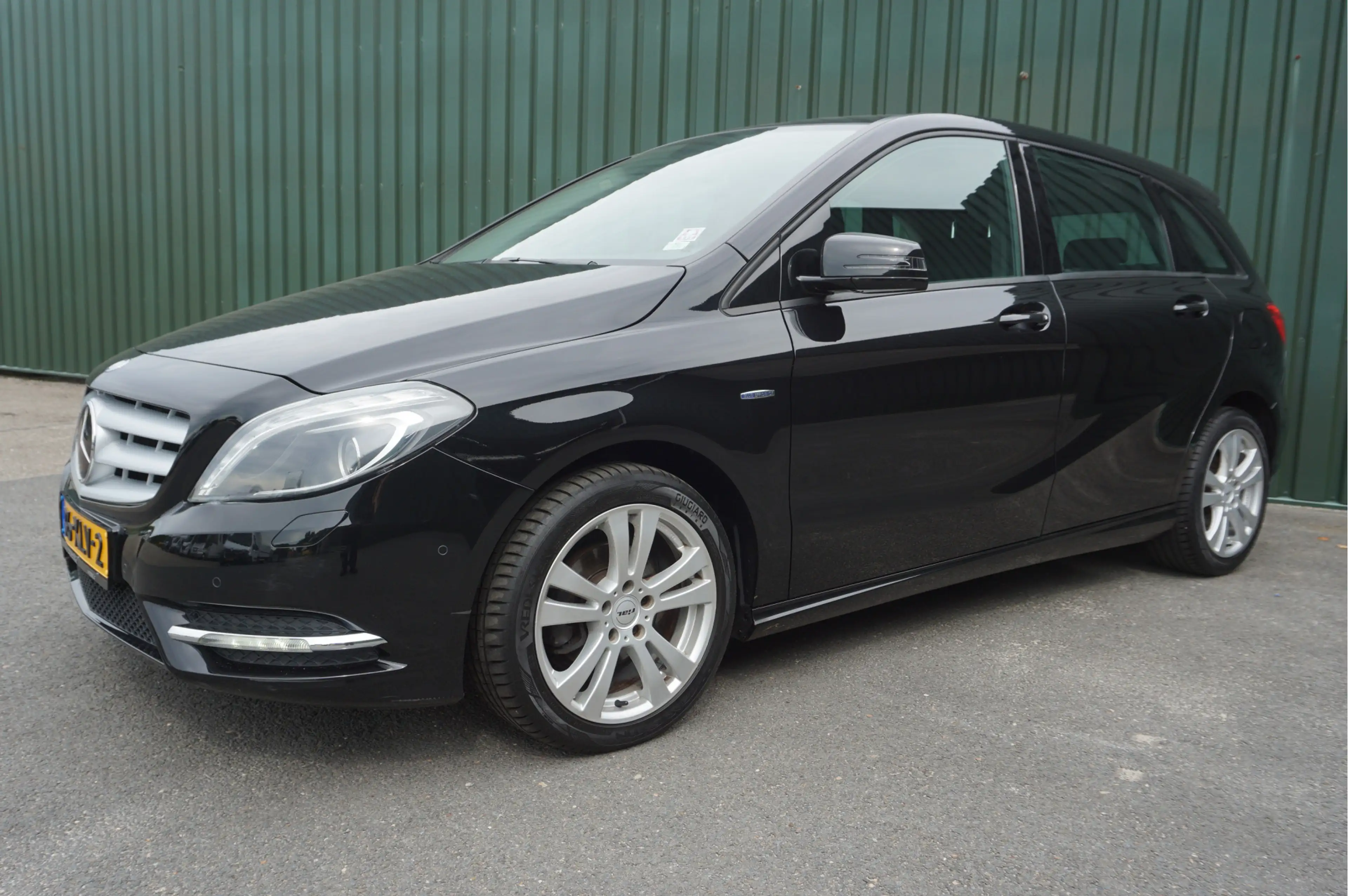 Mercedes-Benz B 180 Ambition + Trekhaak/ PDC/ Cruise/ Xenon/ Airco/ 17 — photo 2