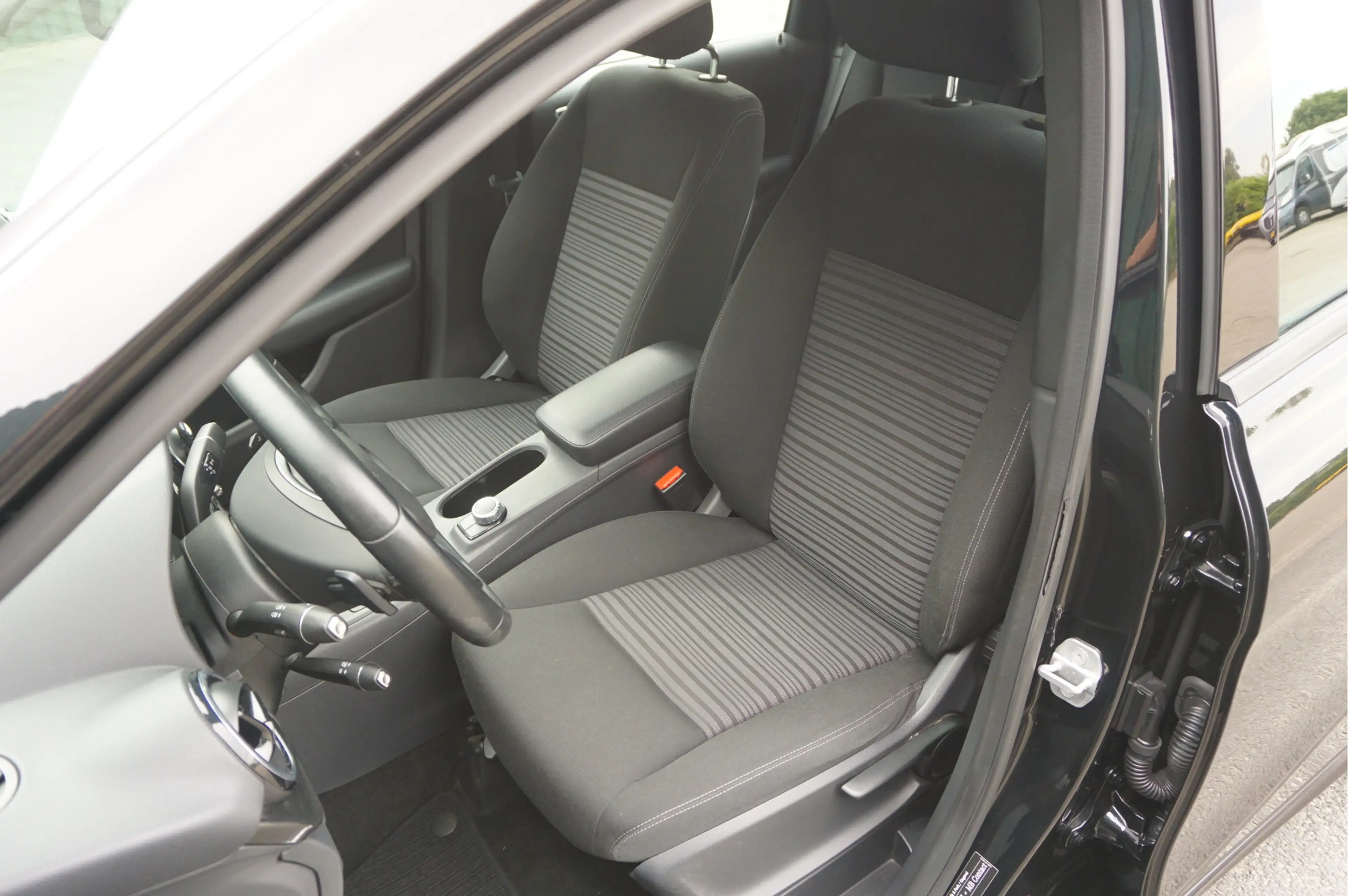 Mercedes-Benz B 180 Ambition + Trekhaak/ PDC/ Cruise/ Xenon/ Airco/ 17 — photo 11