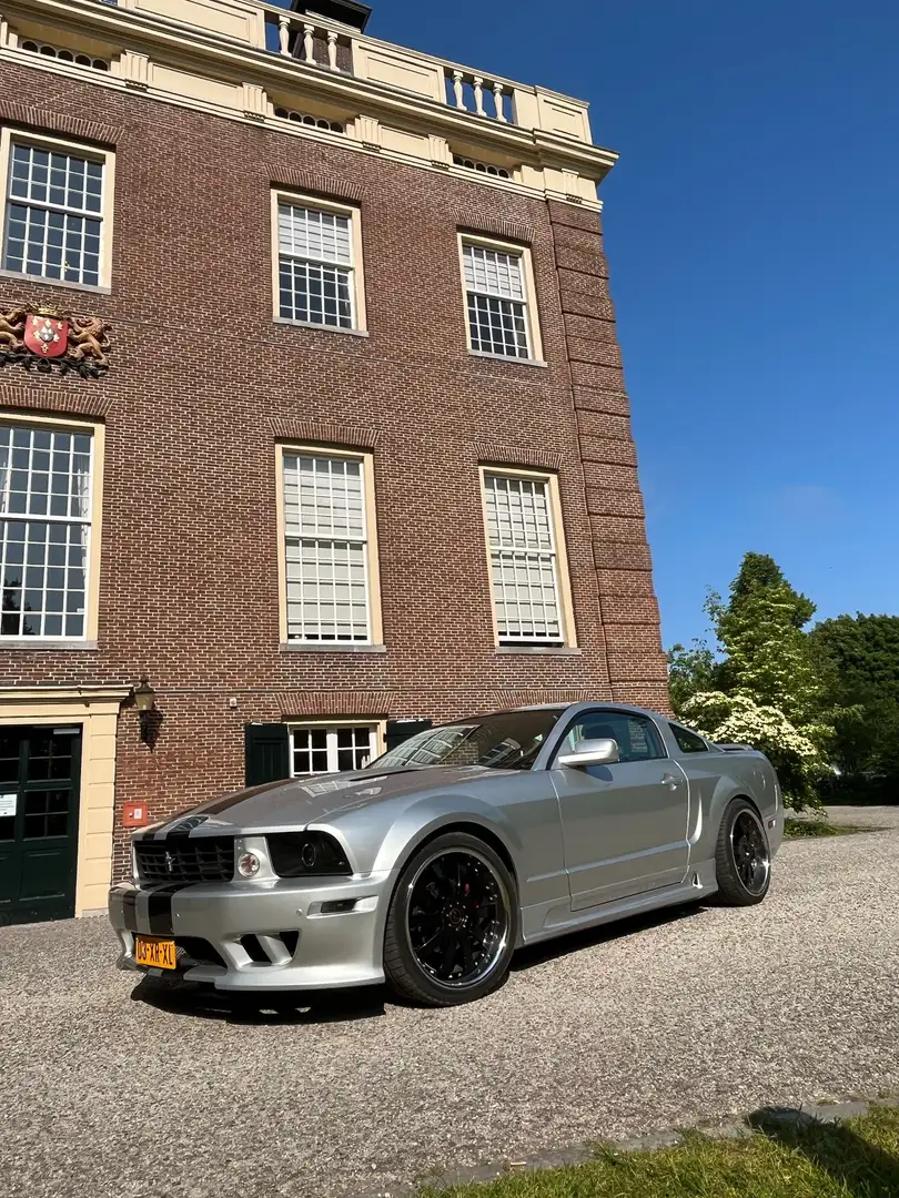 Ford Mustang 4.0 V6 Gris - 2