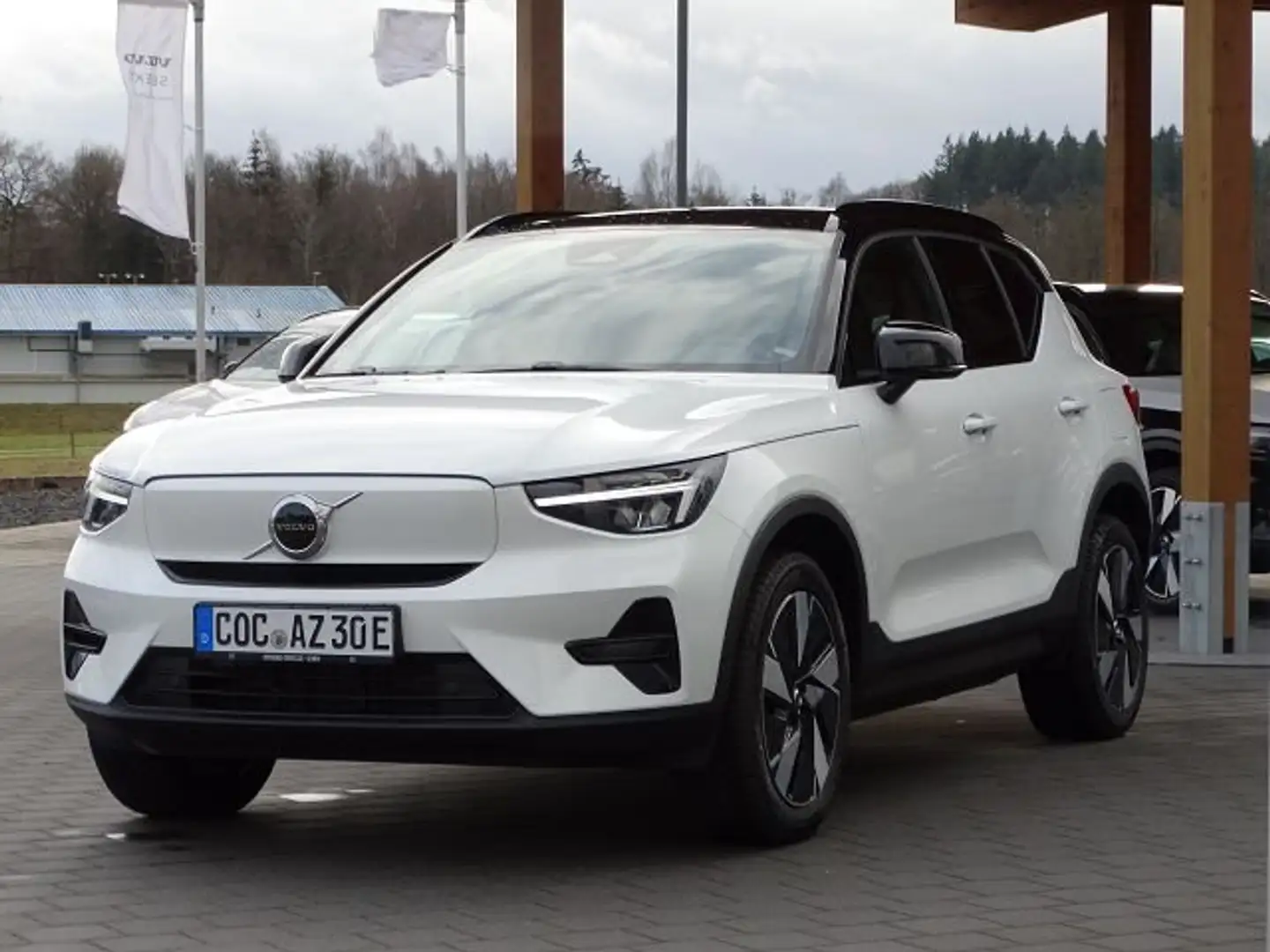 Volvo XC40 Recharge Extended Range Plus (RWD) Weiß - 1