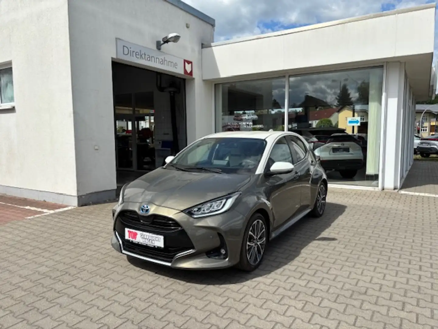 Toyota Yaris 1.5 Hybrid Elegant mit Lederausstattung aus 1. Han - 2