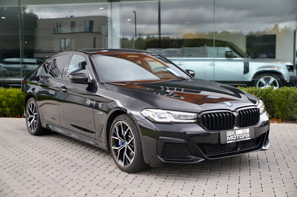 BMW 530 eAS PHEV M-Pack - 19" - Keyless - Camera - HUD - Adaptive - Memory - Ambiant - Shadow Line - ...