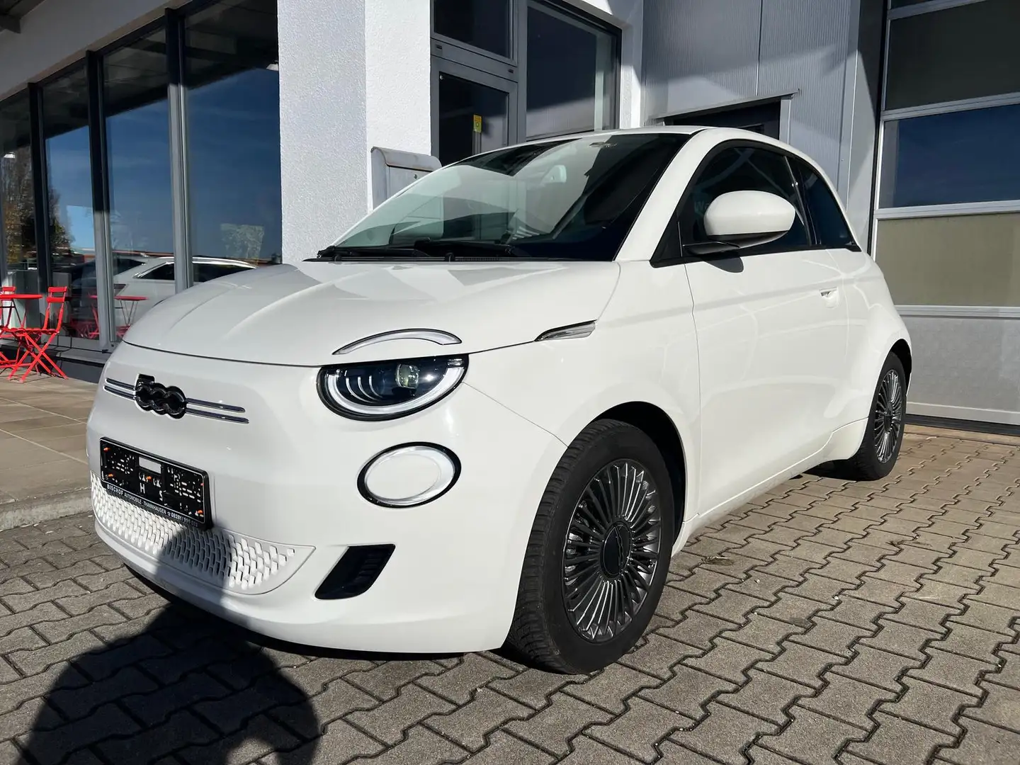 Fiat 500 e Lim. Icon LED Kamera Navi CarPlay HV-42kwh Blanc - 1