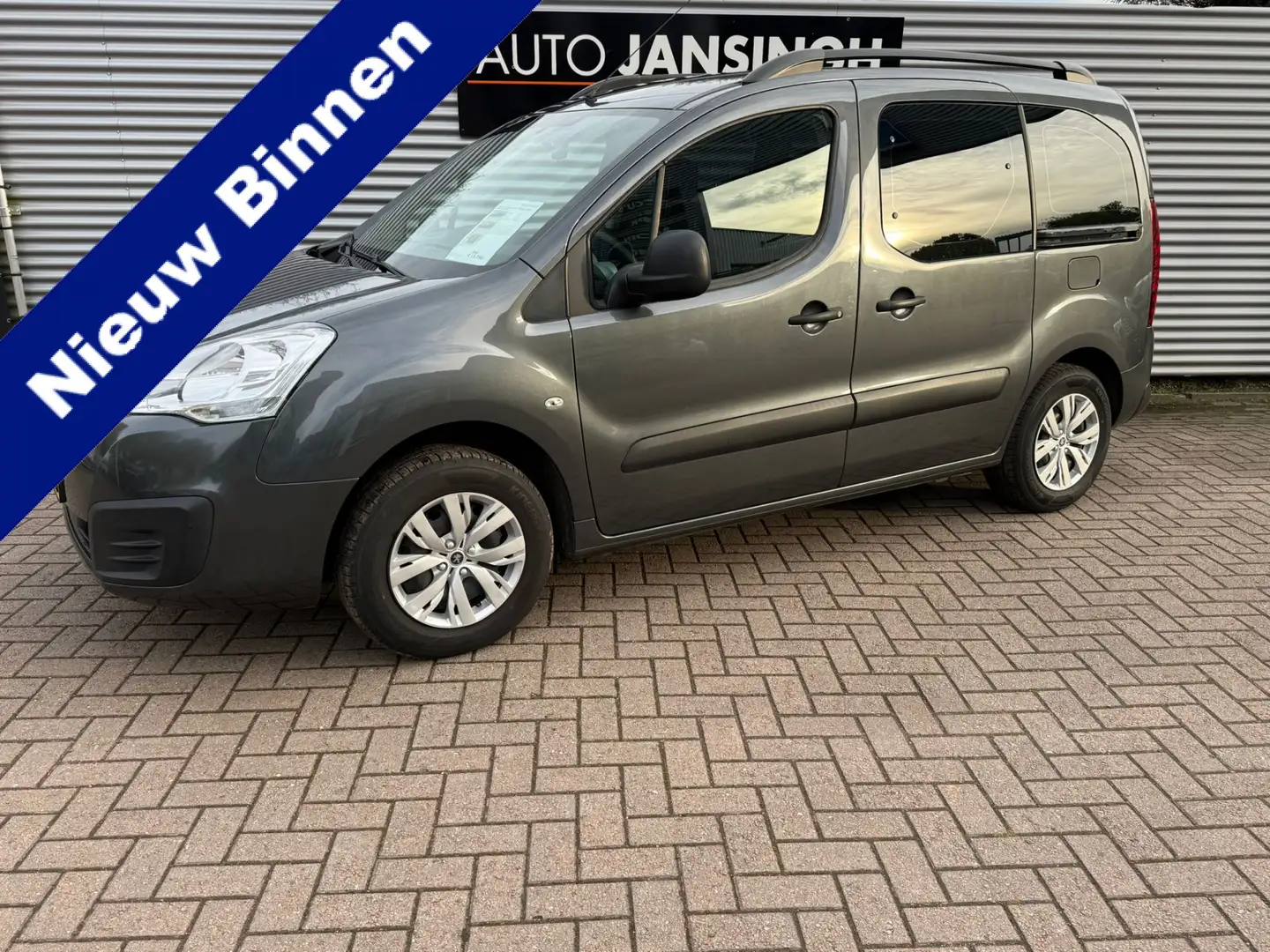 Peugeot Partner Tepee 1.2 PureTech Allure met 97.832km!! | Trekhaa Grijs - 1