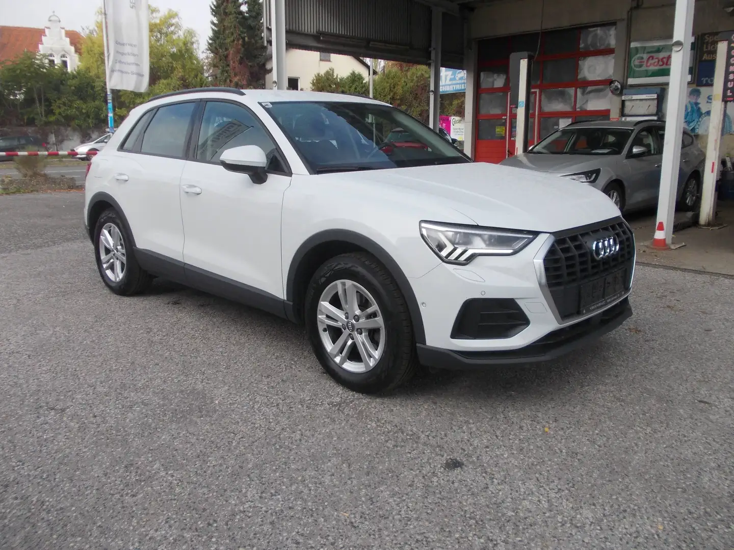 Audi Q3 35 TFSI basis Weiß - 2