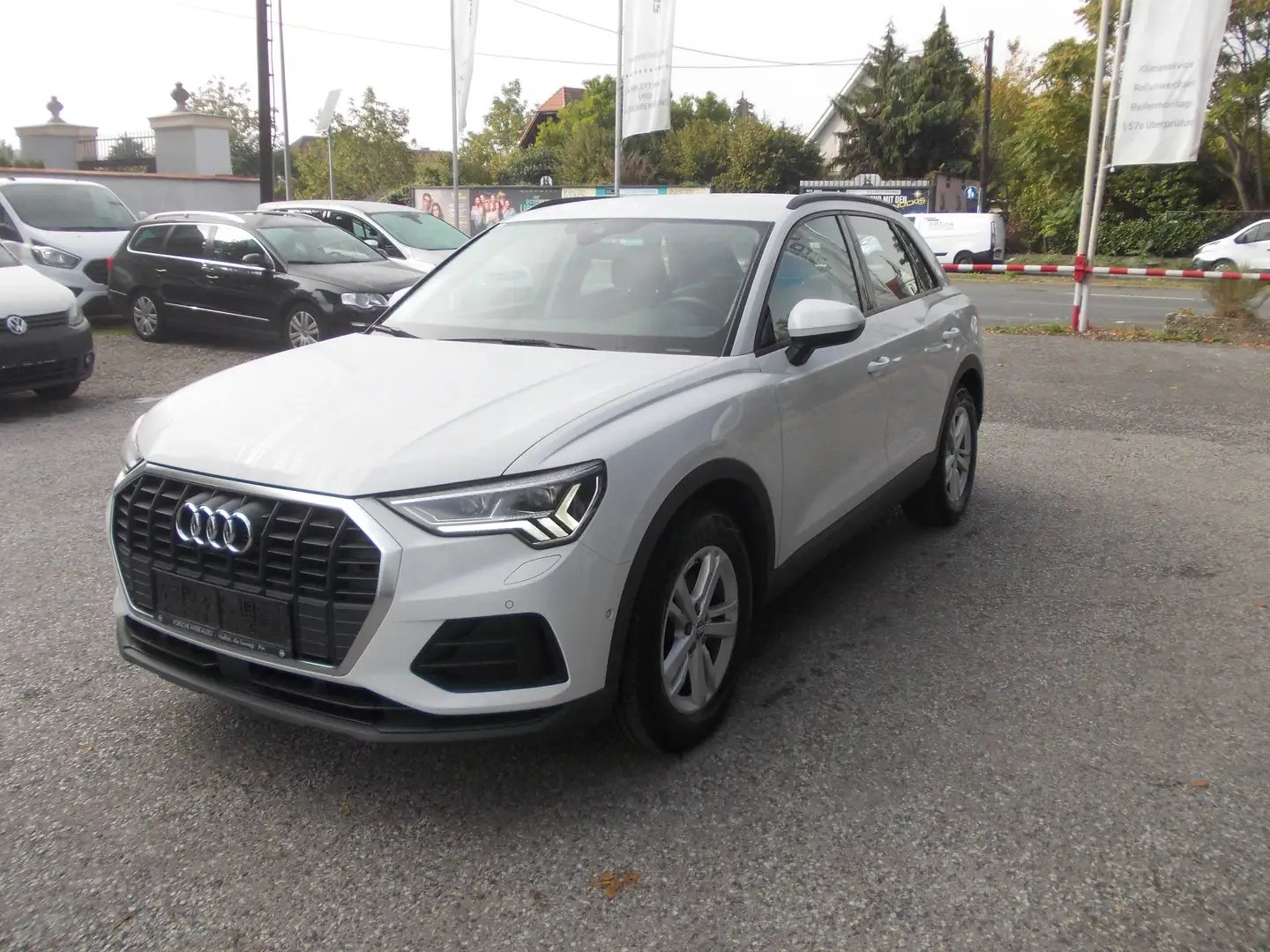 Audi Q3 35 TFSI basis Weiß - 1