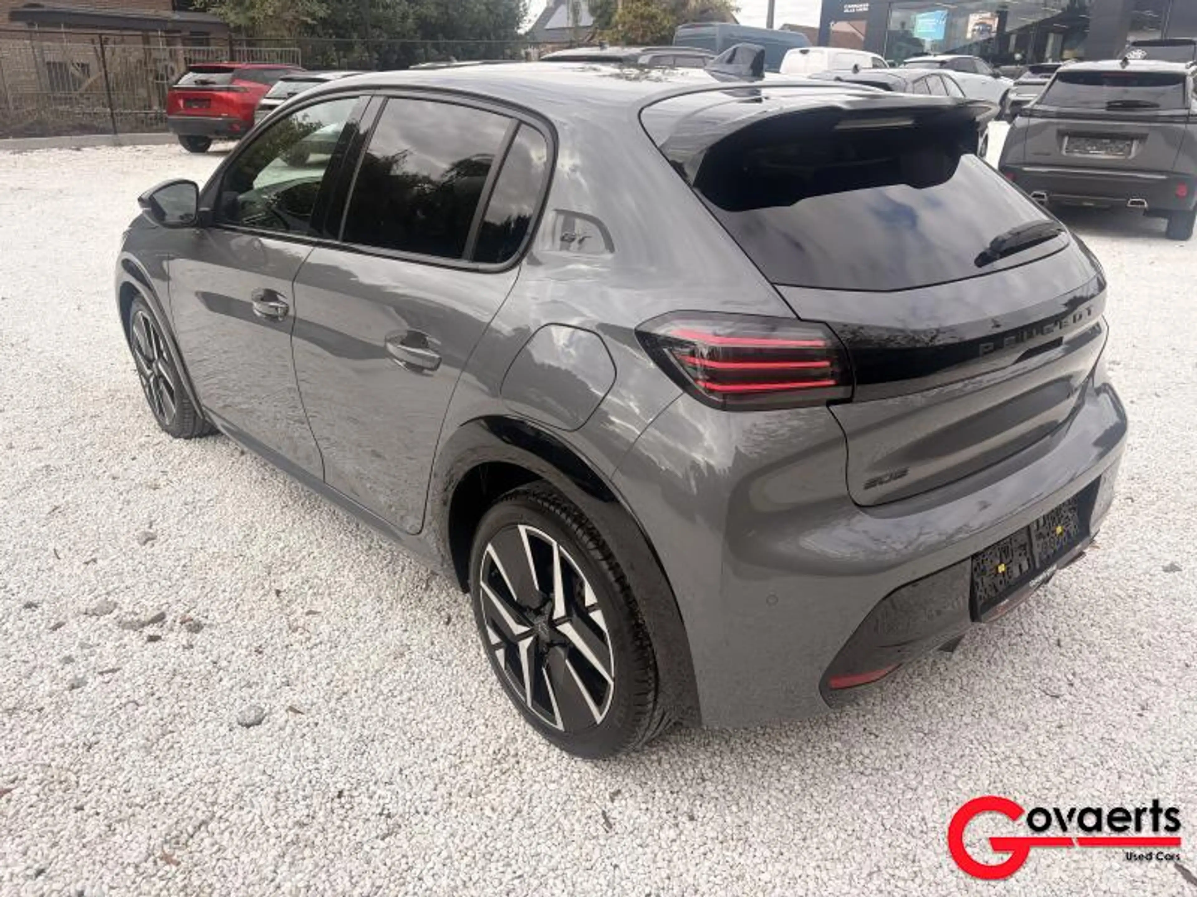 Peugeot 208 GT Line — photo 14