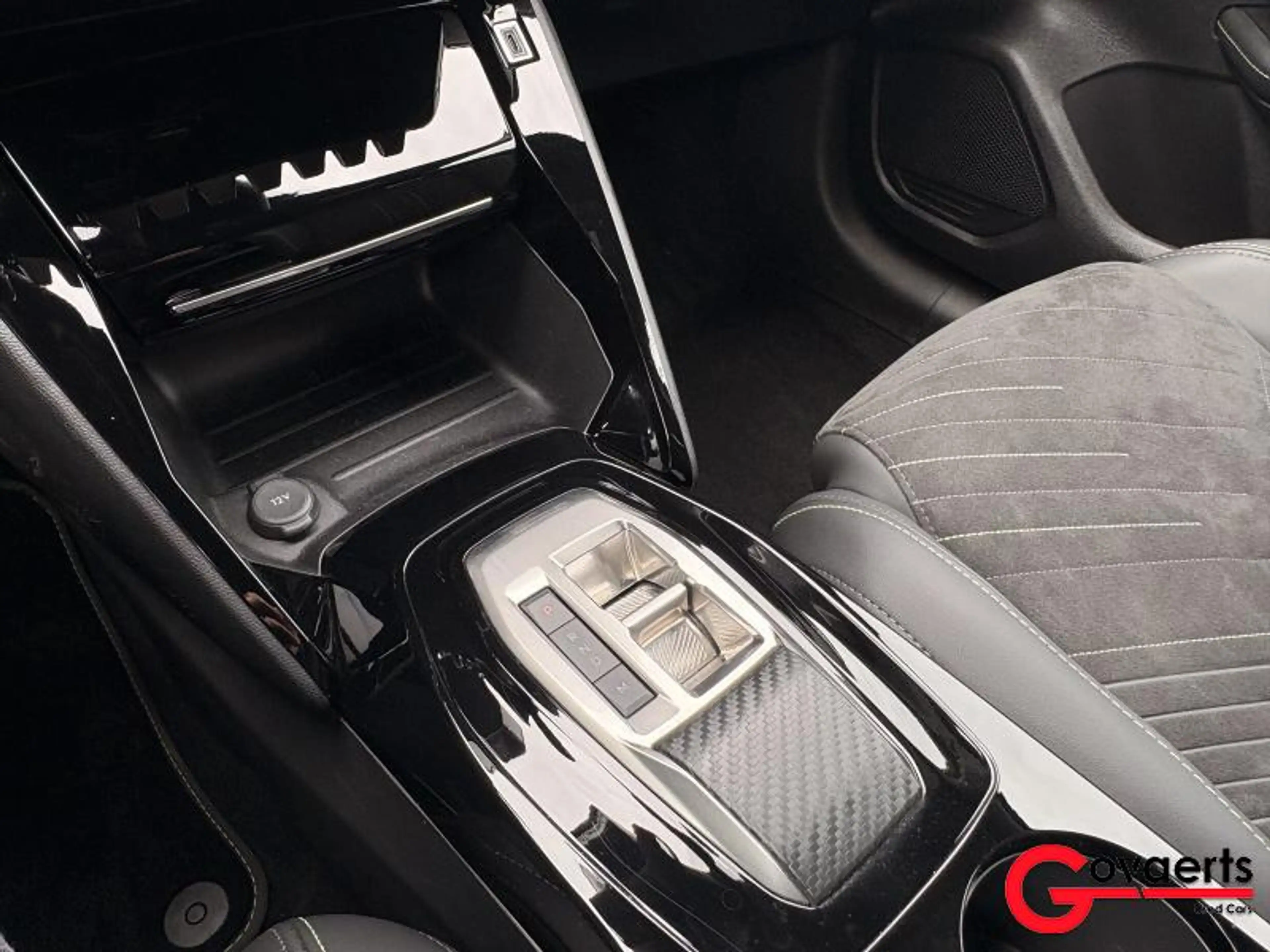 Peugeot 208 GT Line — photo 11