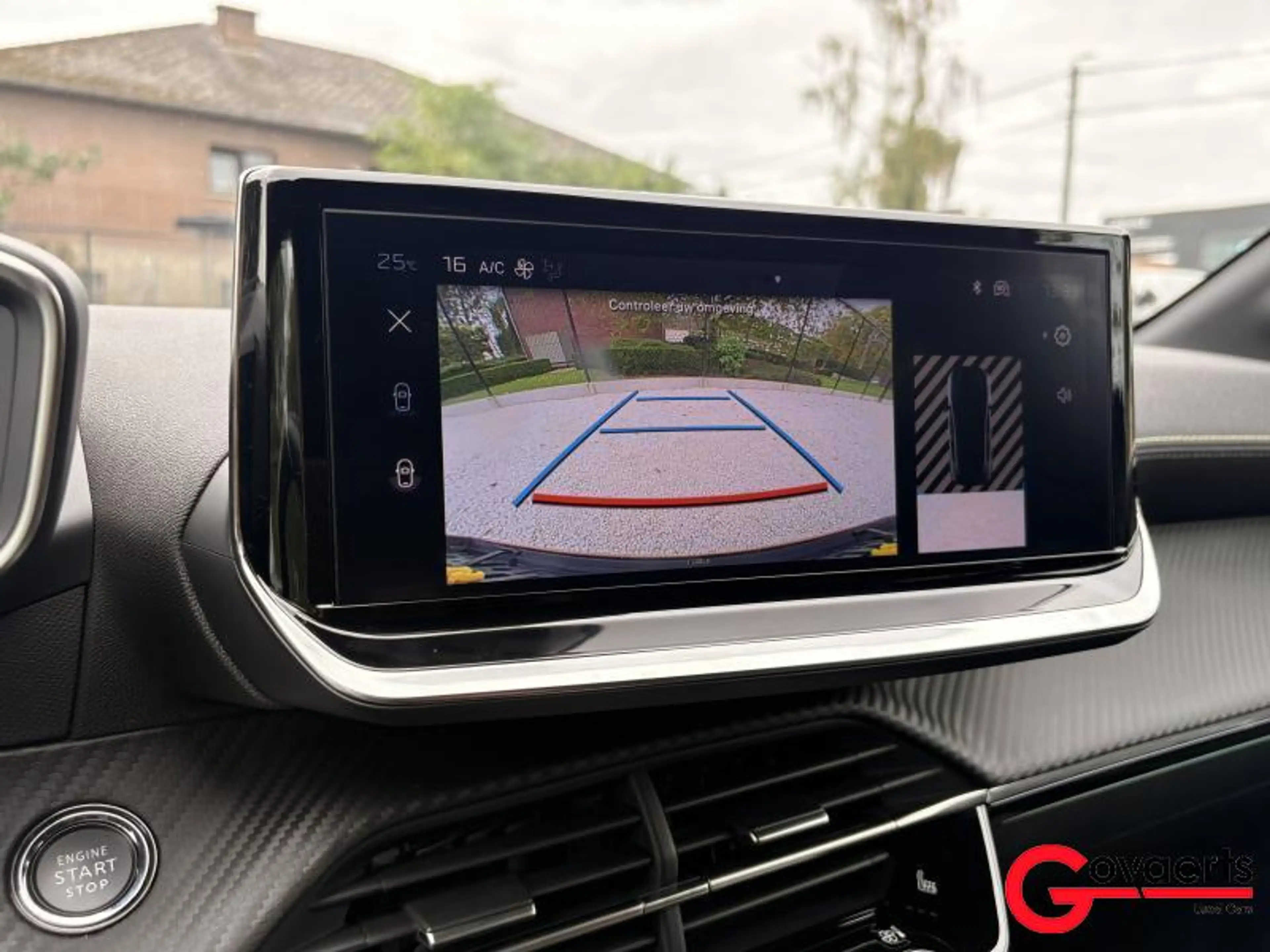 Peugeot 208 GT Line — photo 9