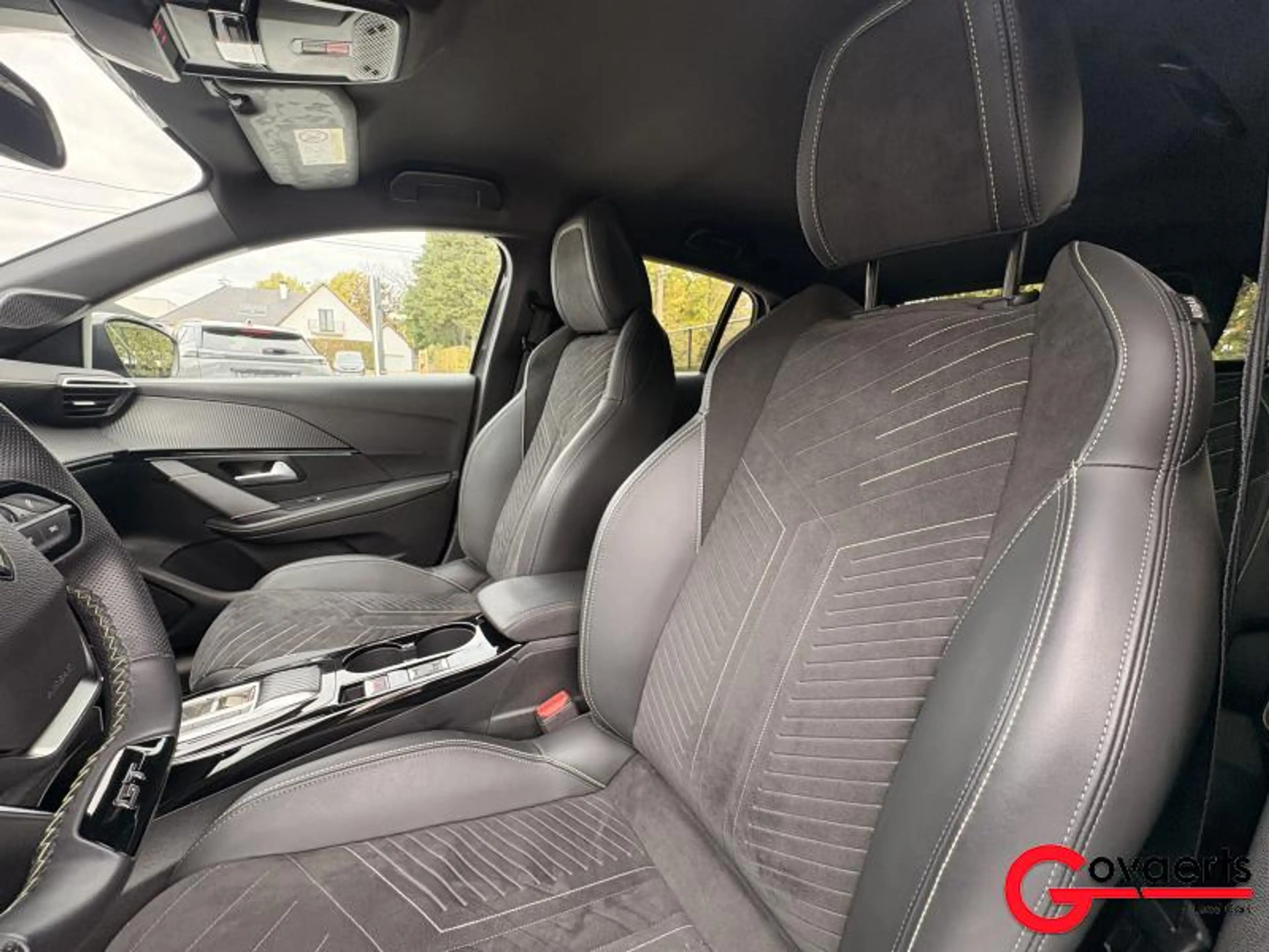 Peugeot 208 GT Line — photo 4