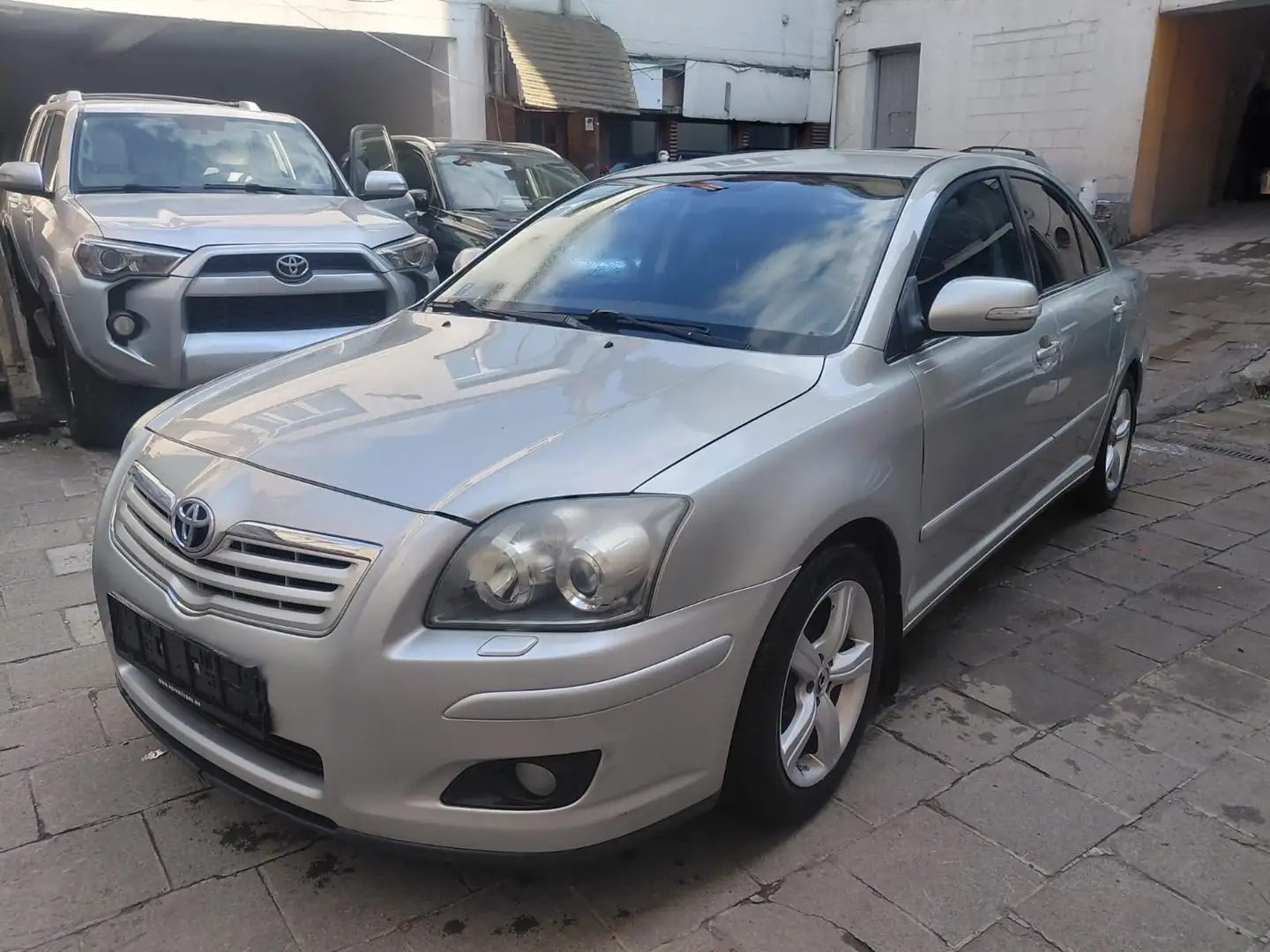 Toyota Avensis 1.8 VVT-i Automatik Sol - 1