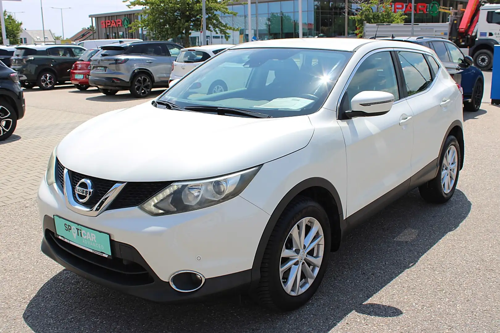 Nissan Qashqai 1,2 DIG-T Acenta Weiß - 1