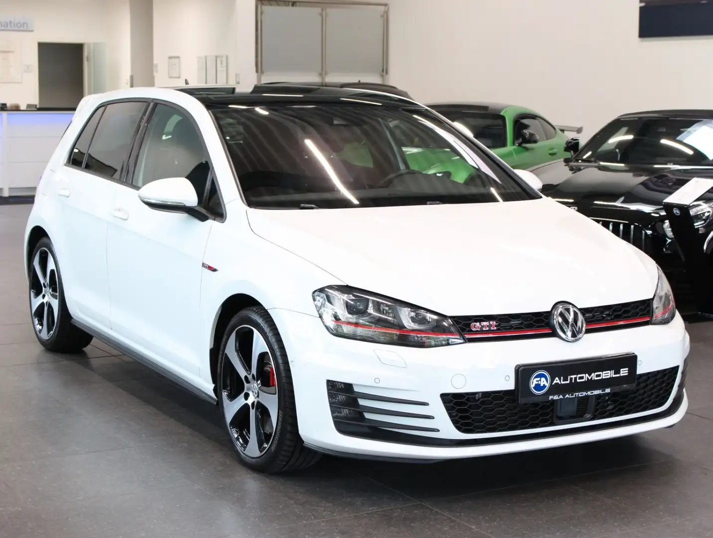 Volkswagen Golf 2.0 TSI GTI Perf.*DSG*Navi*Kamera*PANO Weiß - 2